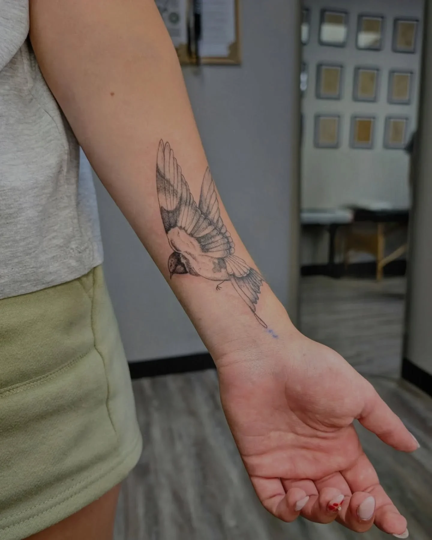 She's so cute!!!! 
I'm definitely still playing with contrast and I think that's why I love this guy!!

#Lethbridge #lethbridgealberta #tattoo #tattooidea #tattooapprentice #tattoolethbridge #yqlsmallbusiness #yql #yqltattoo
Tattoo done using
@dynami