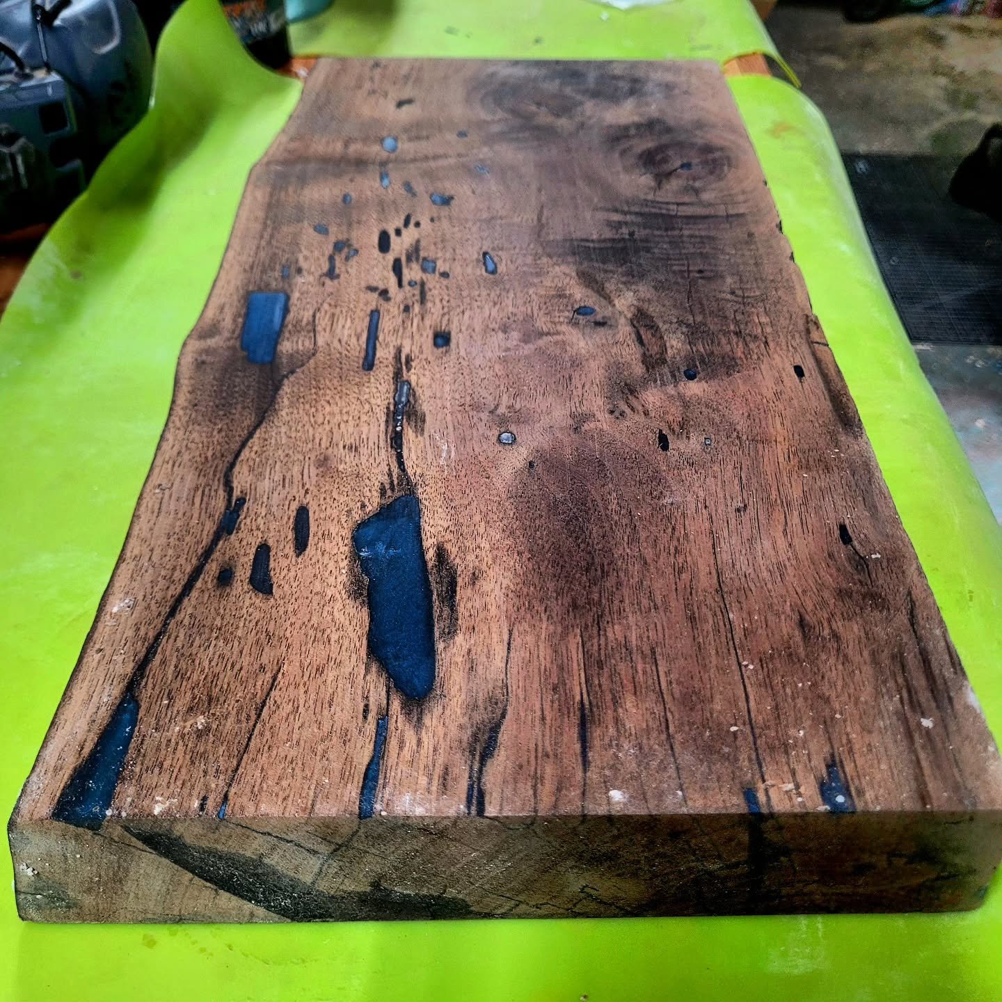 Who doesn't love a good live edge Walnut slab with a little Blue Mica powder epoxy to make it whole again
.
This piece is destined to be an epic charcuterie board once finished
.
Currently down in Virginia for storm support, check back in a couple we