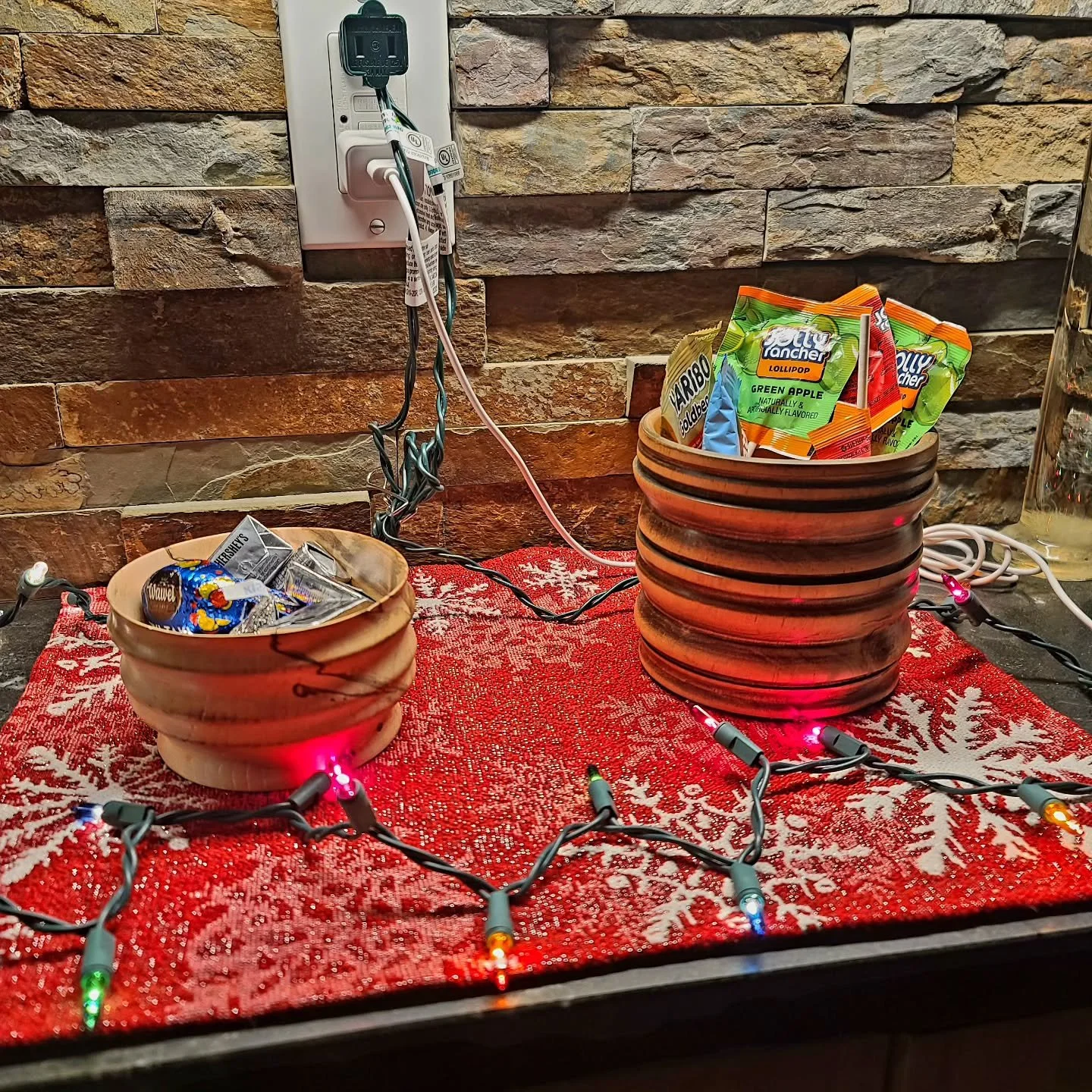 Pre-JBO Woodcraft bowls, I made these in Highschool and Mom still has em!
.
Guess I was into the ridge-y designs back then, but the wire burning still persists
.