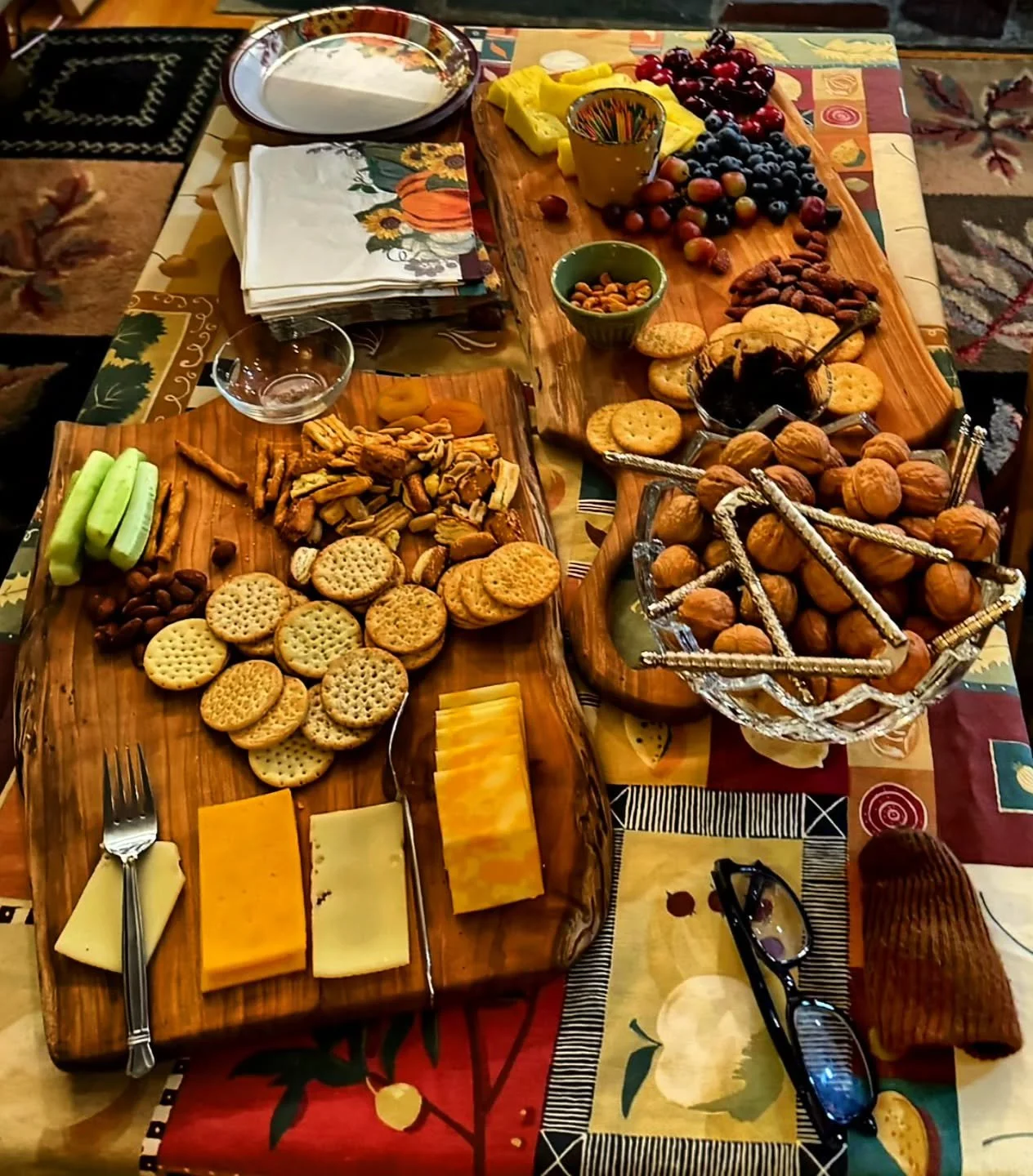 Love to see my boards in action
.
The ongoing projects for the Zimmermans, the wood is sentimental to them as their late husband/father, Tom, planted the trees they are made from. I'm glad I was able to bring his spirit into the holidays for them thr