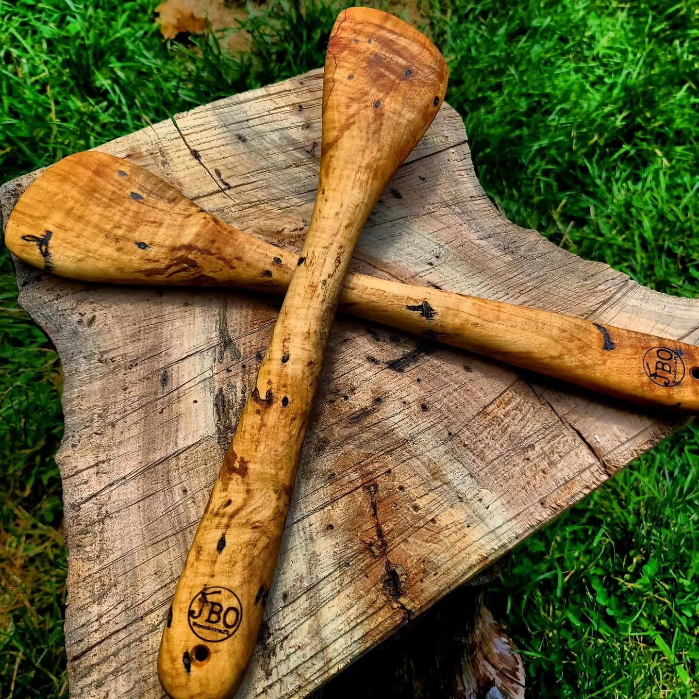 Another round of projects from the rescued Japanese Maple, for @ngoldwin , thanks again for your order and the opportunity to make more pieces from a piece of your family's history 
.
Super happy how these all came out, the boards and spatulas really