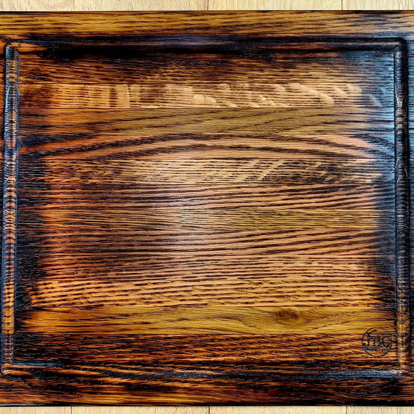Any opportunity to pull out the @bernzomatic1876 torch to accent oak, I will take it.
.
12"&times;10"&times;1" Mixed Oak cutting board for @francisco.mupa12 who wanted a board to bring back home to Mexico, can't wait to see some of his