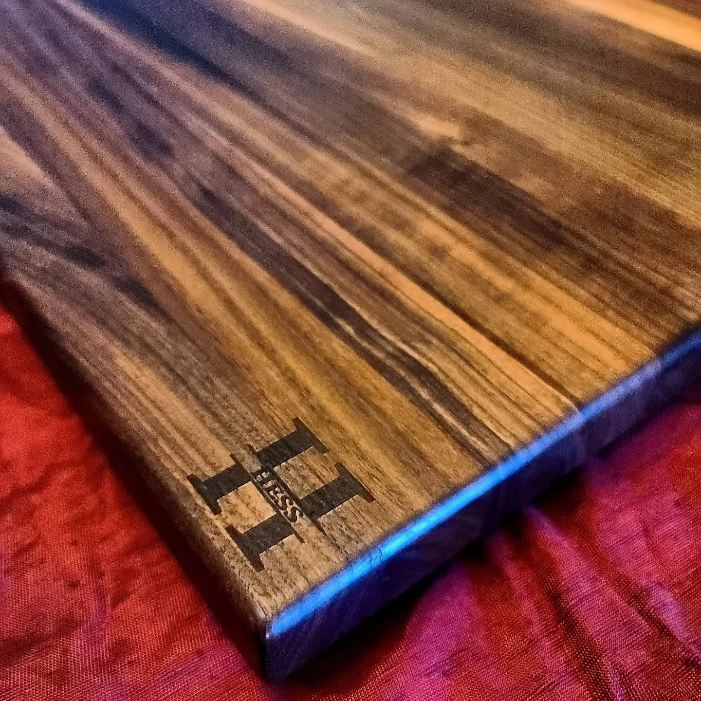 Another board in the books, for @dana.hess and the fam
.
Love a good walnut request, especially when it will match the color scheme of their kitchen
.
Measuring 22"x18"x1.5" with custom monogram and brass feet, plenty of room for cutti