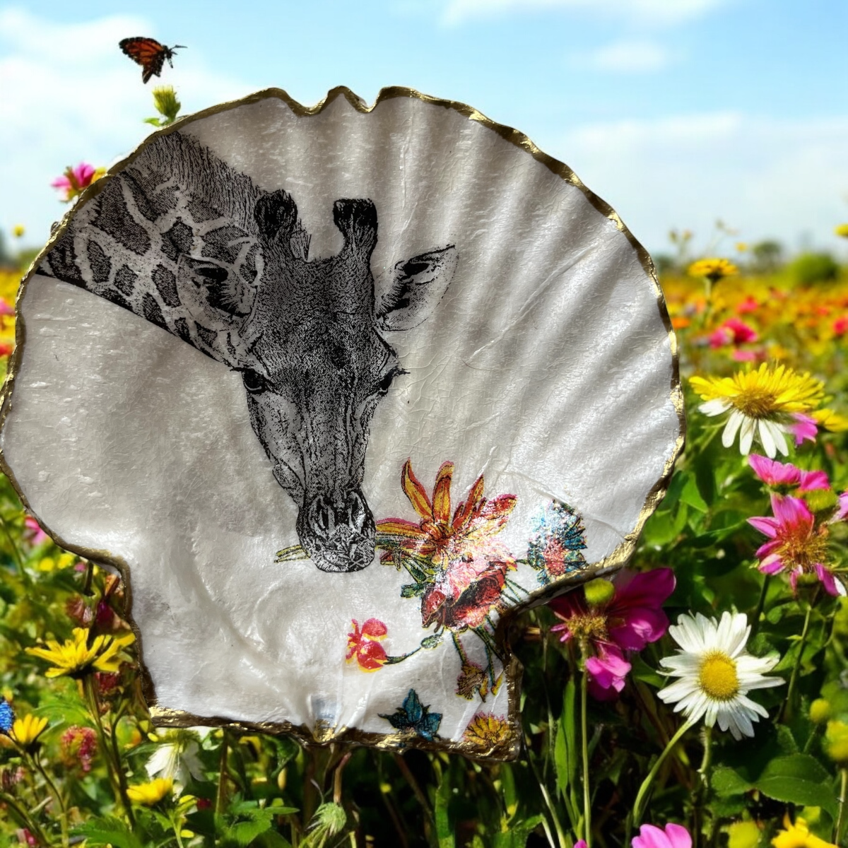Giraffe Smelling Flowers Scallop Shell Jewelry Dish
