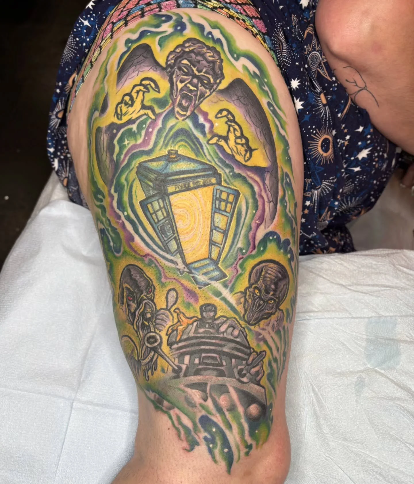 Was so honored to do this Doctor Who piece for my client Brooke! 

#doctorwhofandom #doctorwho #doctorwhotattoo #bbc #tardis