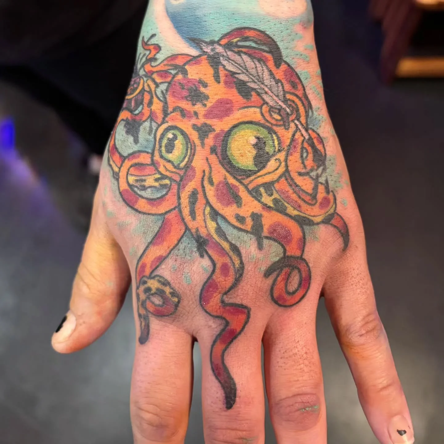 Is this cephalopod writing a novel or protecting itself from predators? 🐙✒️📖 

#octopus #octopustattoo #cephalopod #seatattoo #inktober