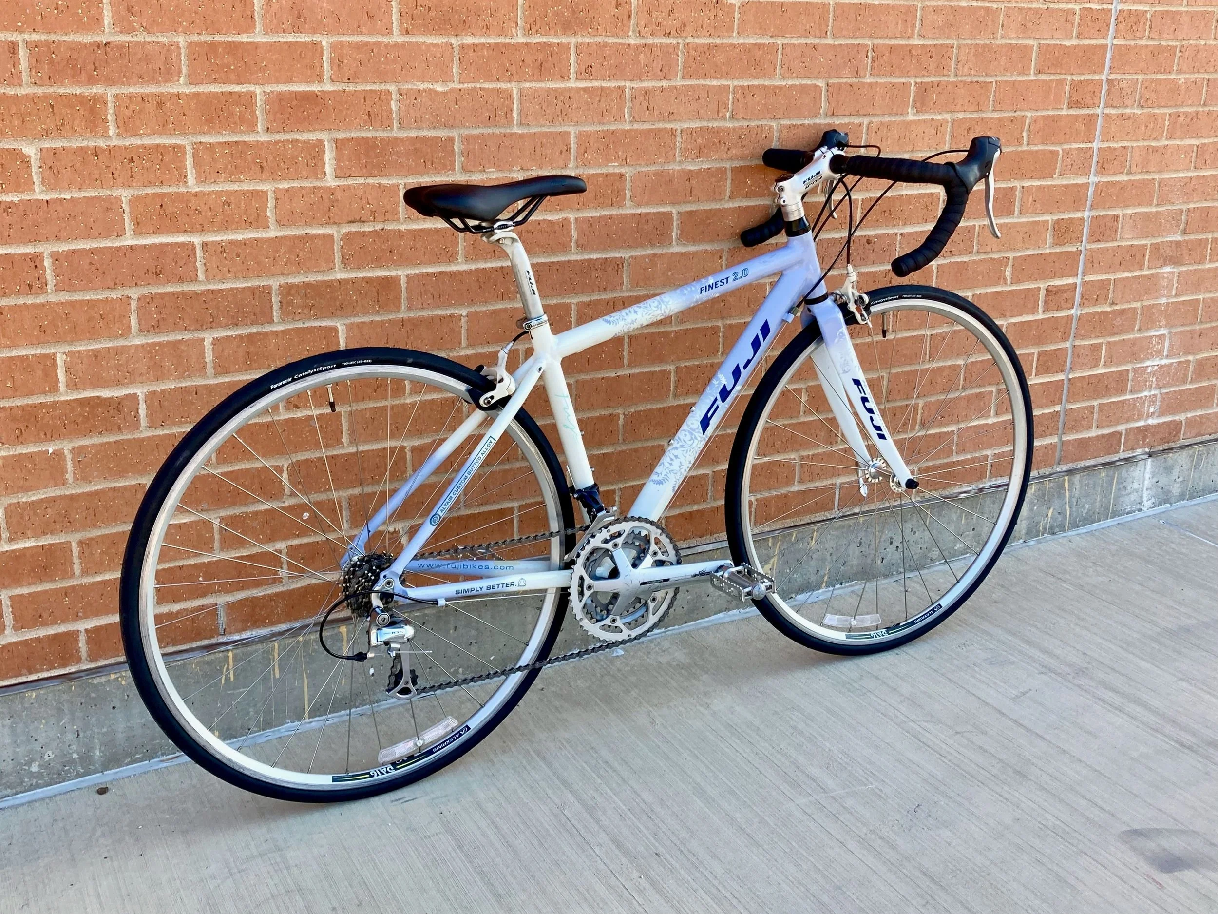 Fuji Finest 2.0 (Size XS), rear three-quarter view