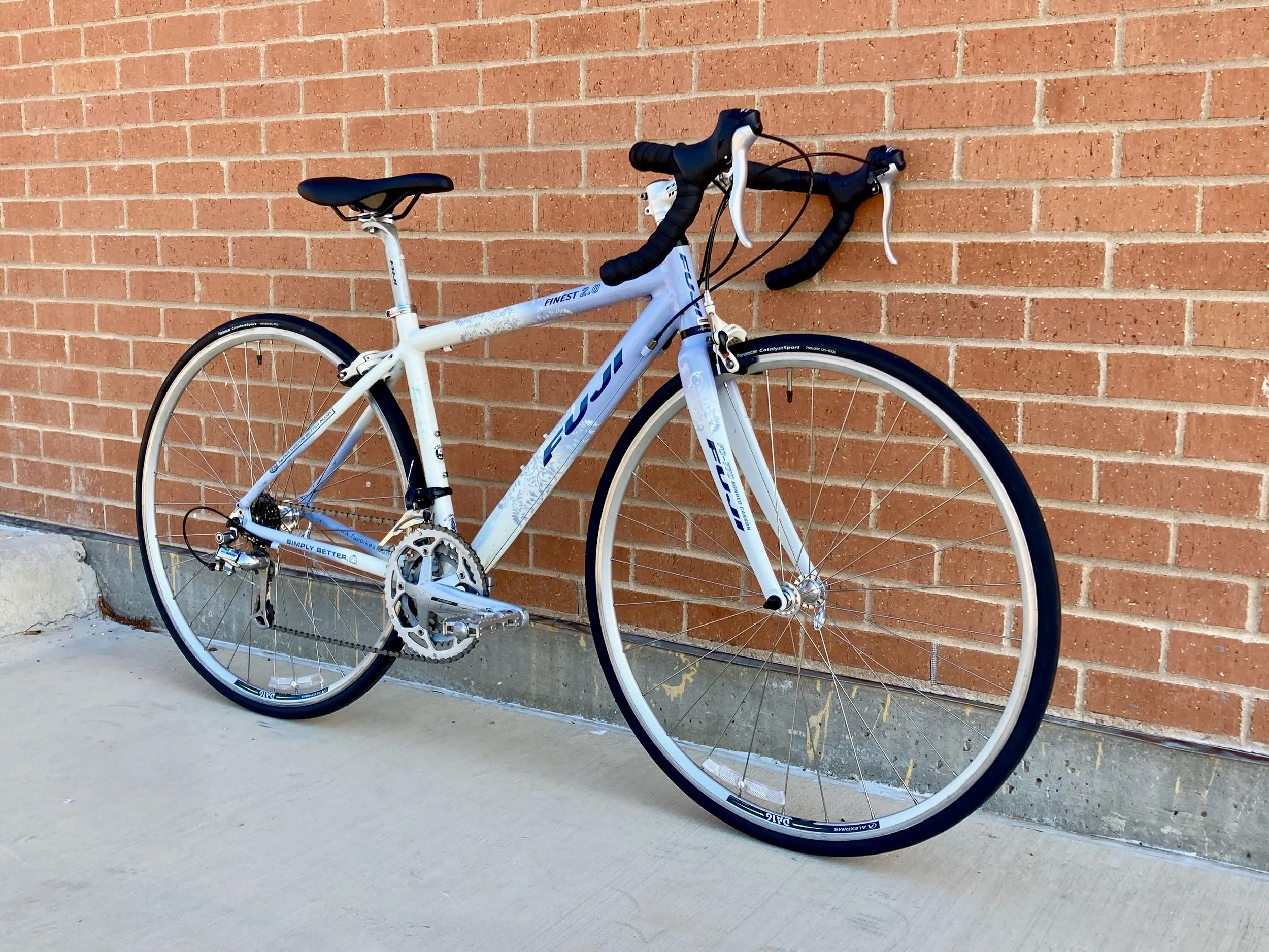 Fuji Finest 2.0 (Size XS), front three-quarter view