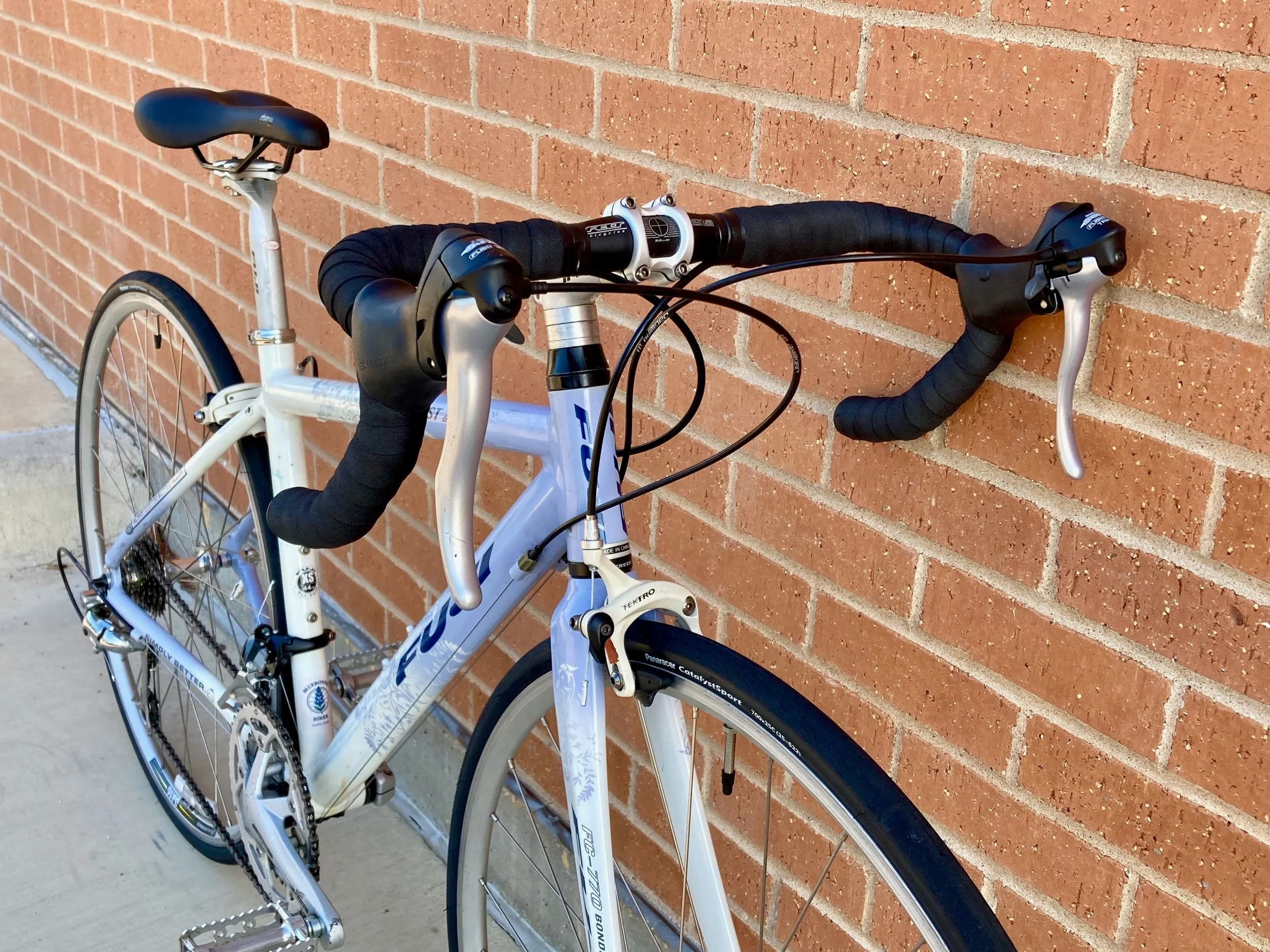 Fuji Finest 2.0 (Size XS), handlebars from the front