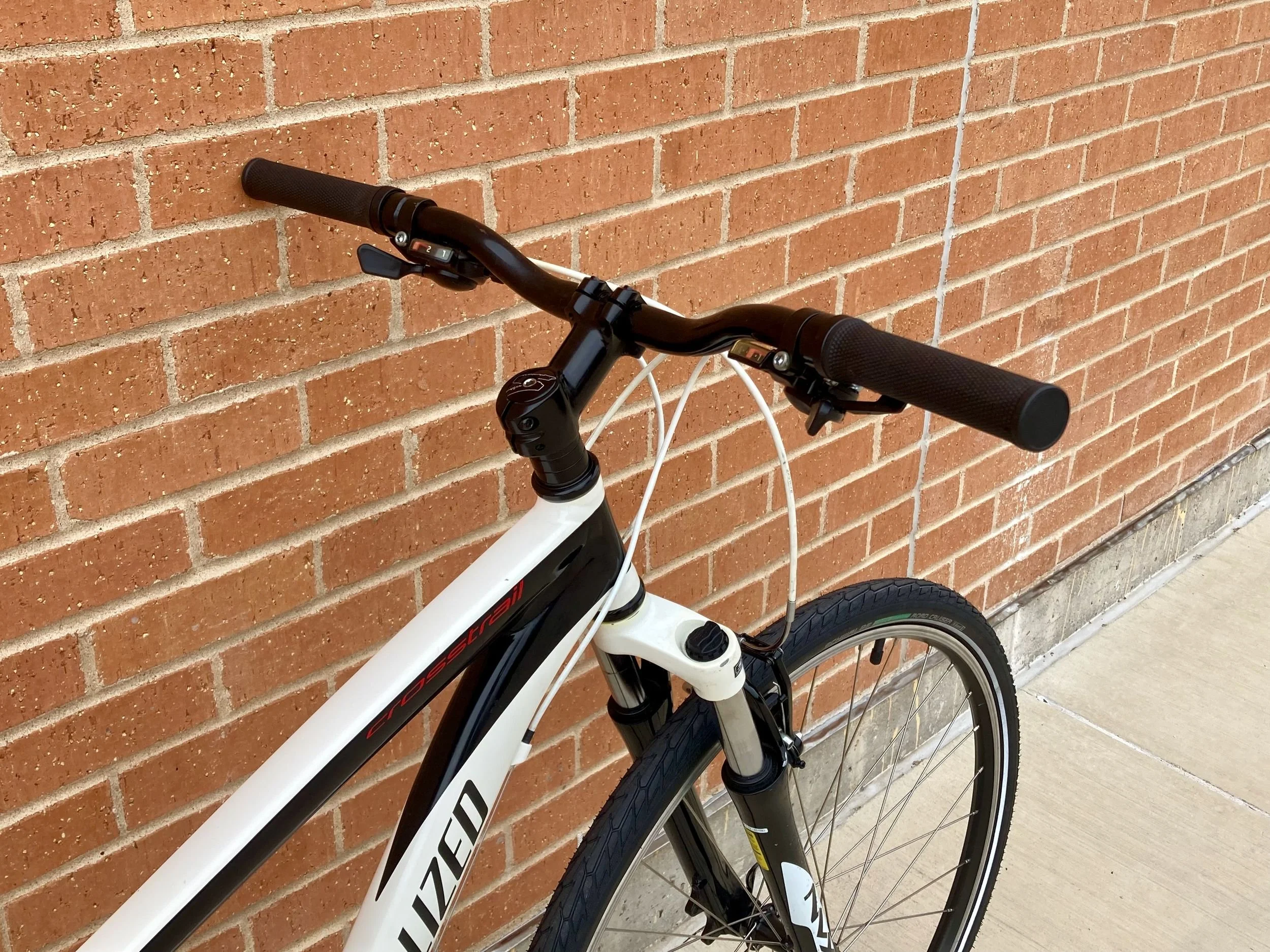 Specialized Crosstrail (Size M), handlebars from behind