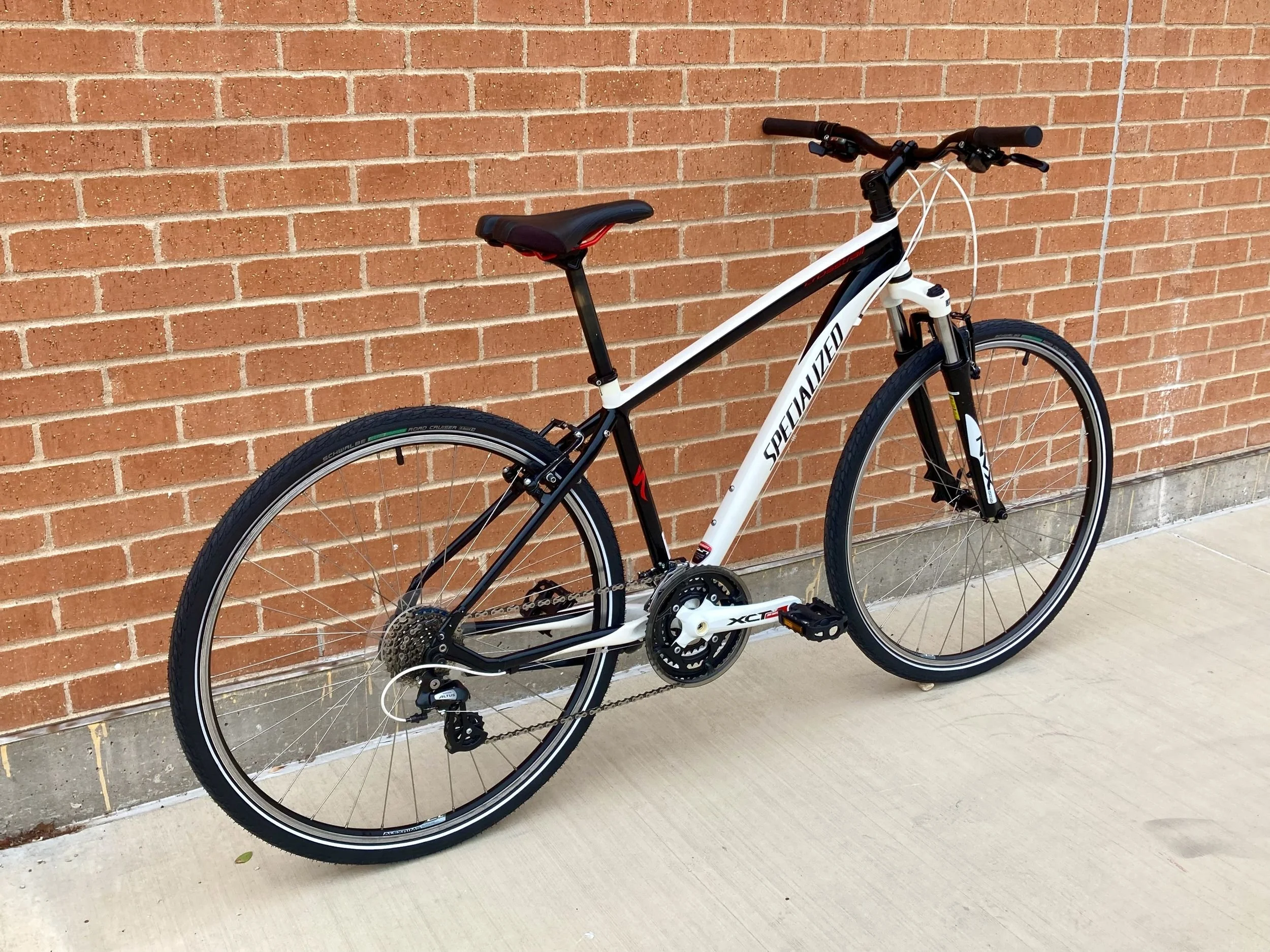Specialized Crosstrail (Size M), rear three-quarter view
