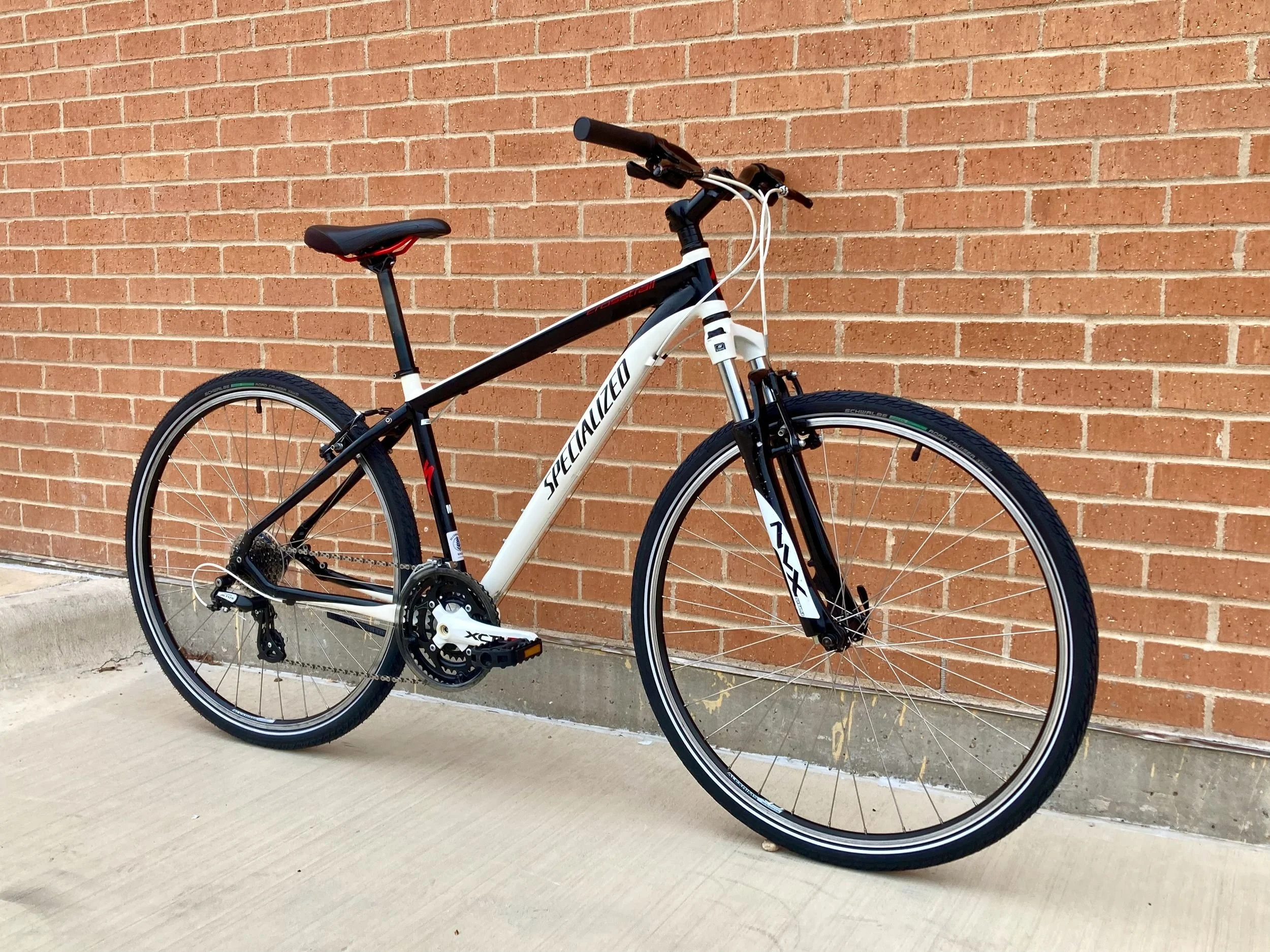 Specialized Crosstrail (Size M), front three-quarter view