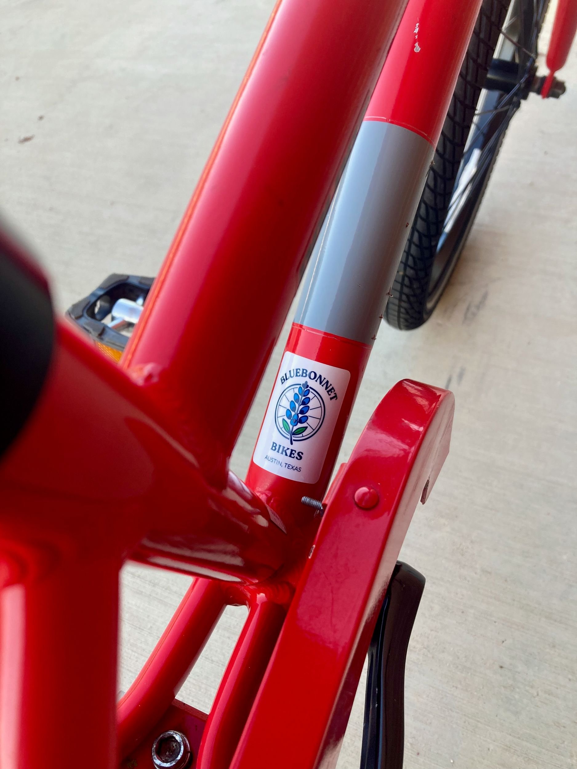 REI Novara Polpo (Ages 6–9), Bluebonnet Bikes sticker