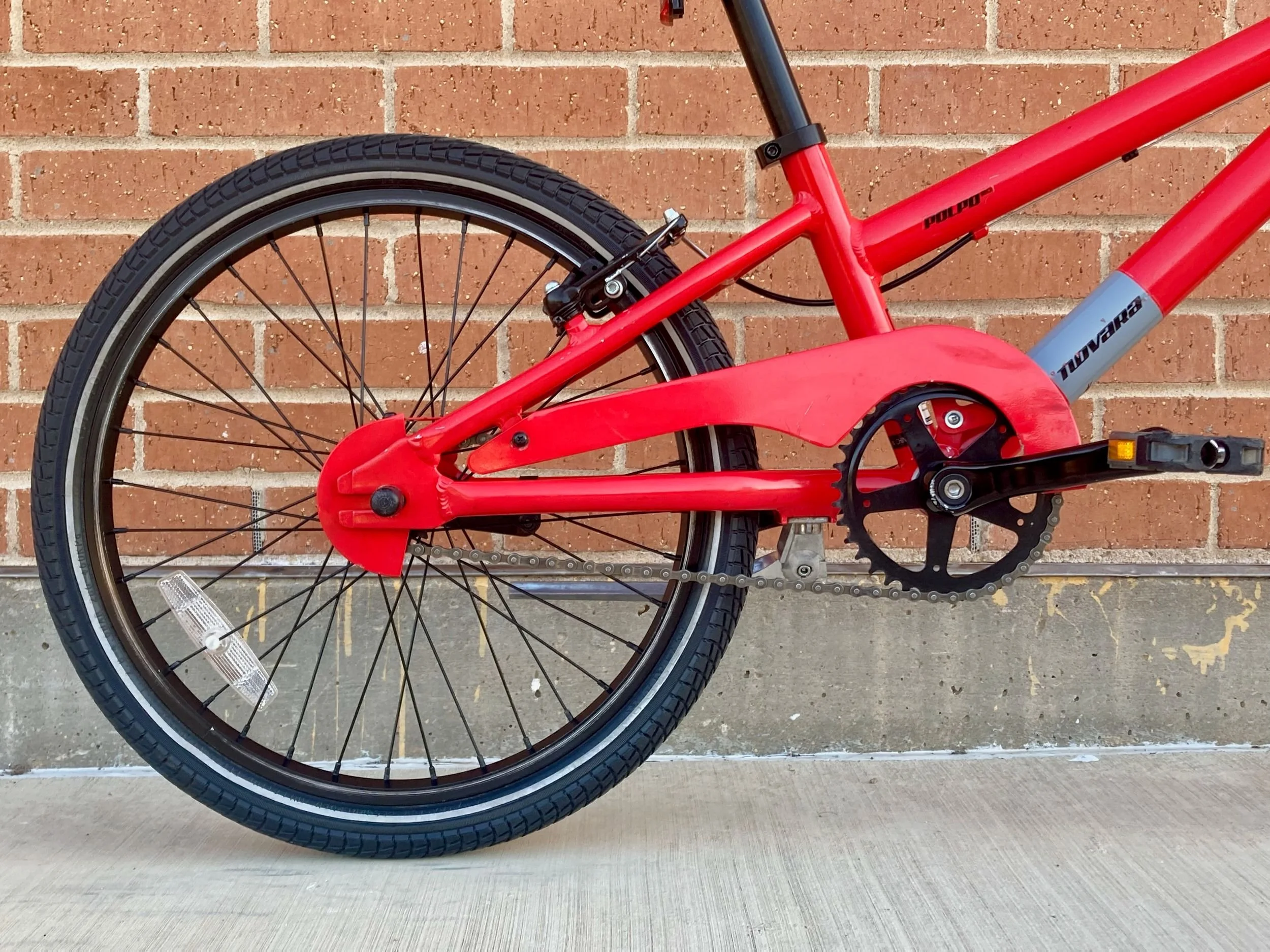 REI Novara Polpo (Ages 6–9), rear wheel and drivetrain