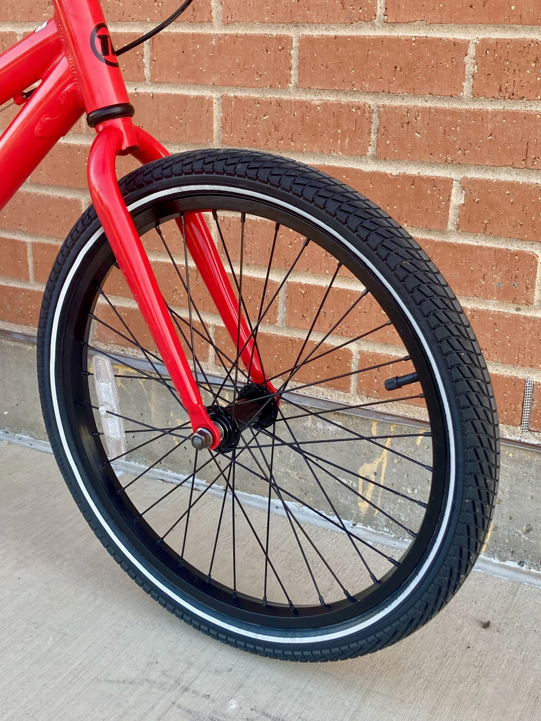 REI Novara Polpo (Ages 6–9), front wheel and fork