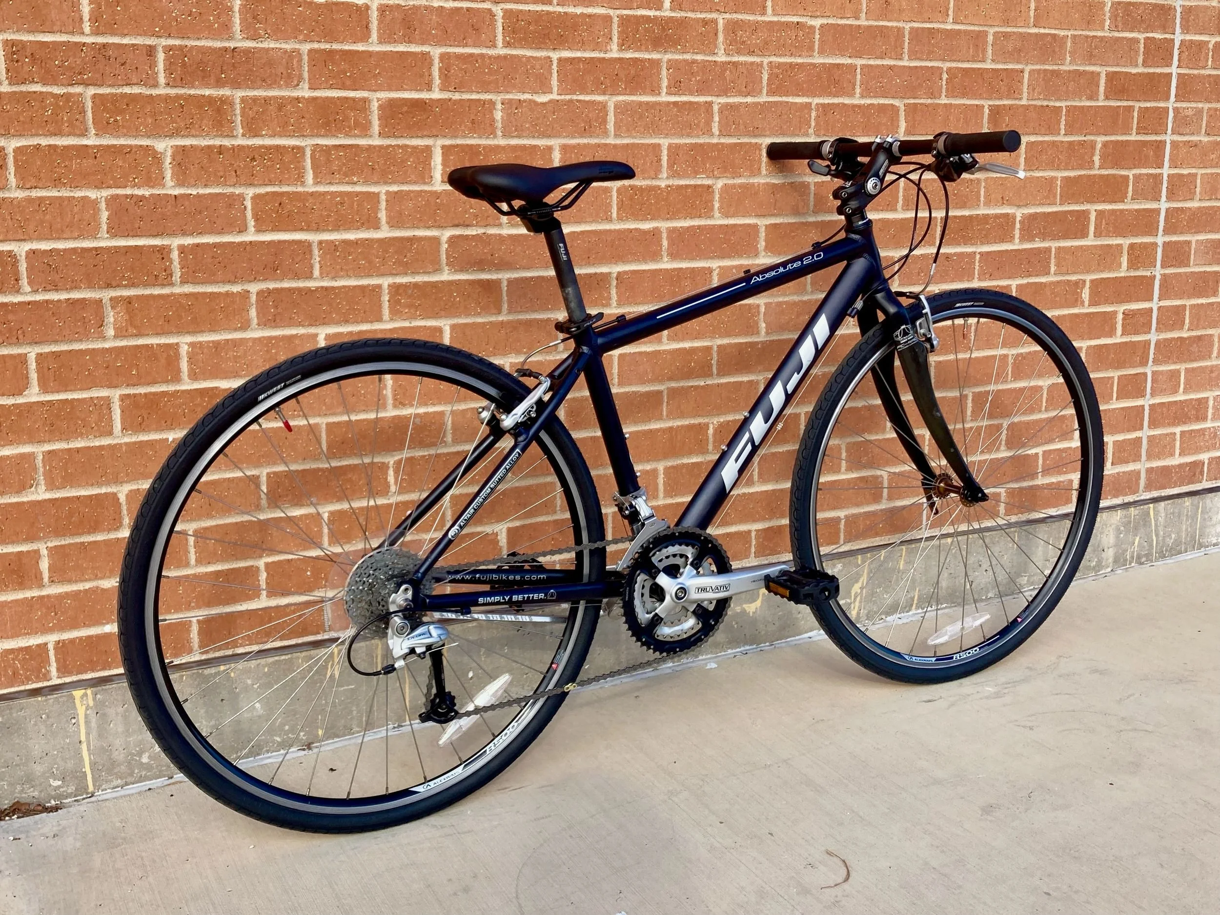 Fuji Absolute 2.0 (Size M), rear three-quarter view
