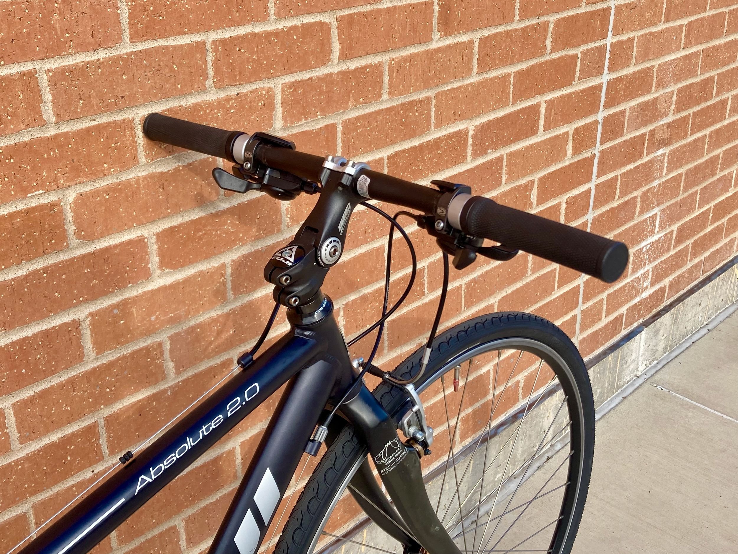 Fuji Absolute 2.0 (Size M), handlebars from behind