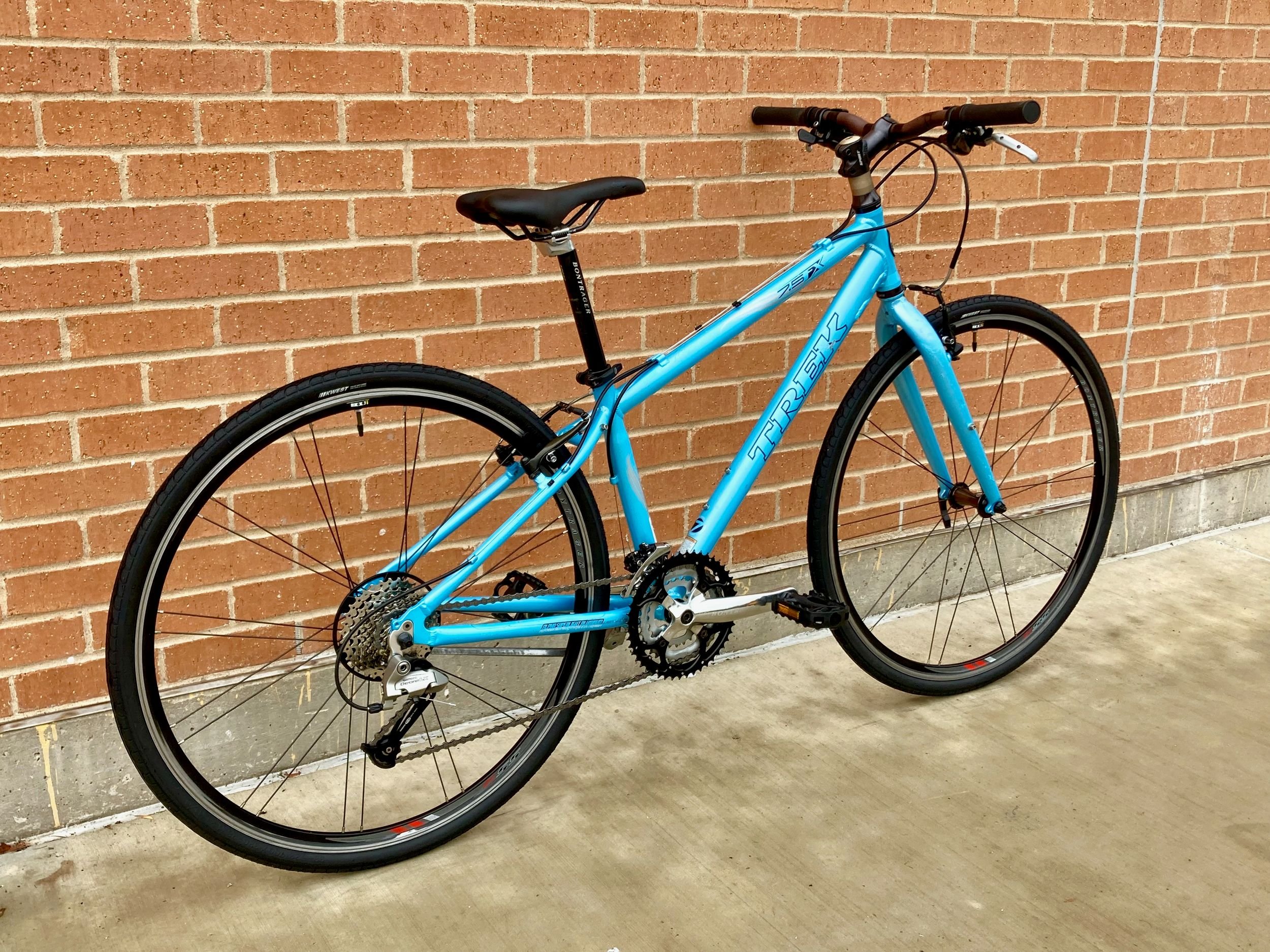 Trek 7.5 FX WSD (Size S), rear three-quarter view