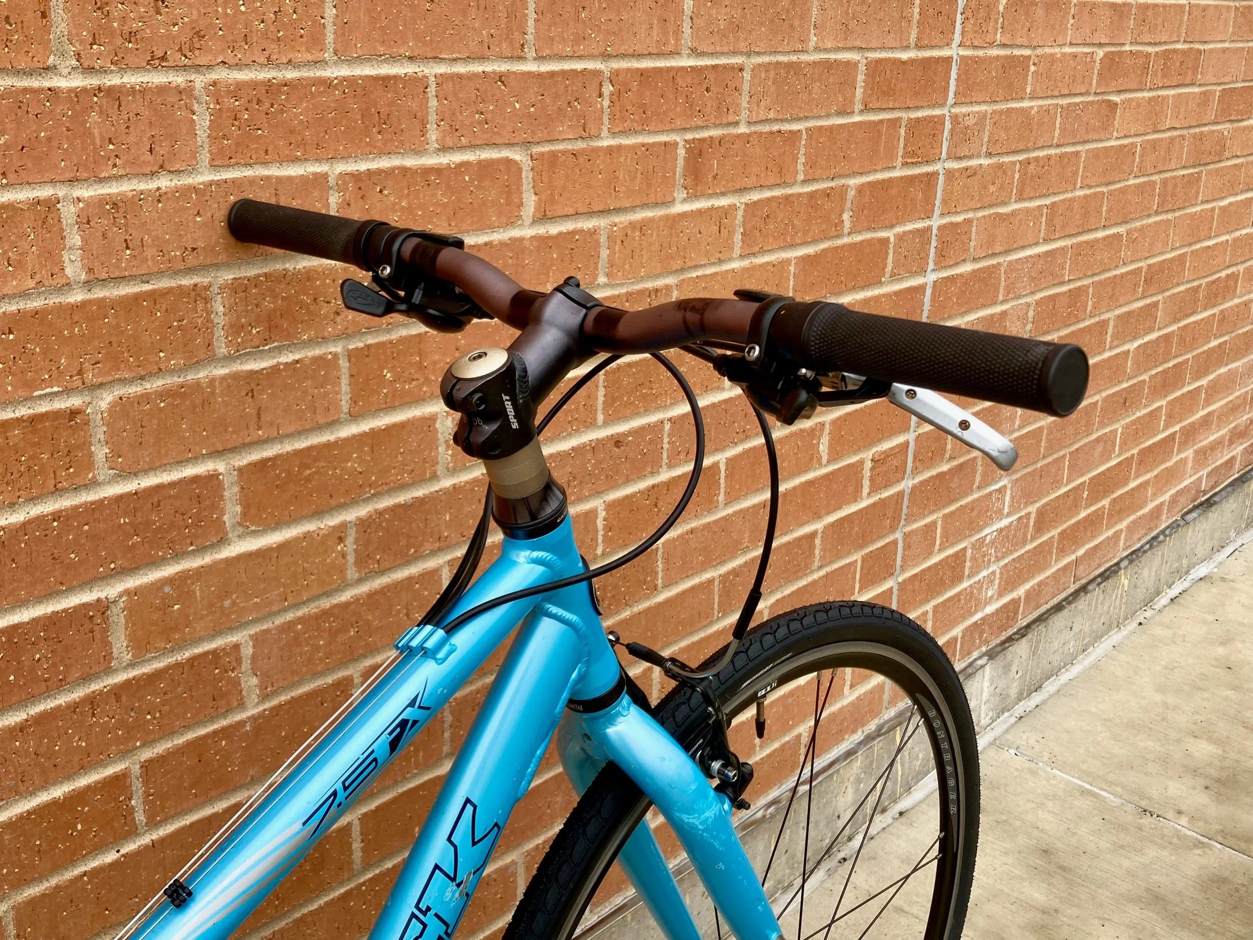 Trek 7.5 FX WSD (Size S), handlebars from behind