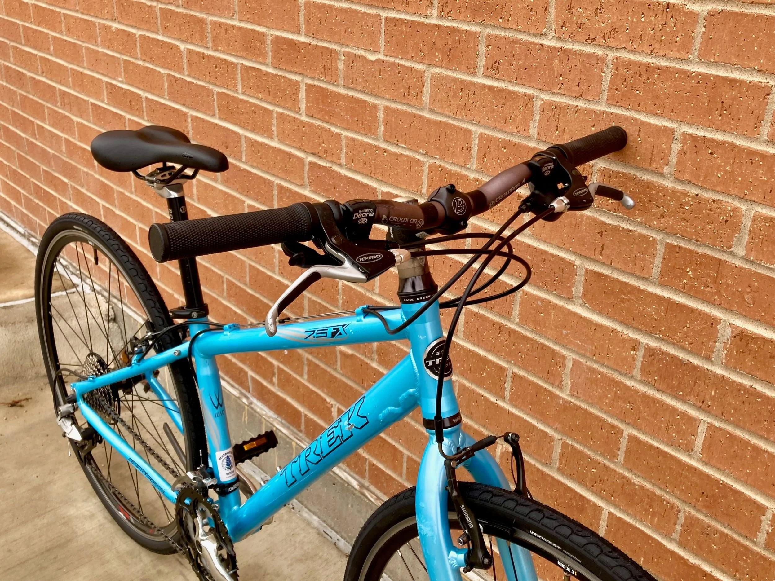 Trek 7.5 FX WSD (Size S), handlebars from the front