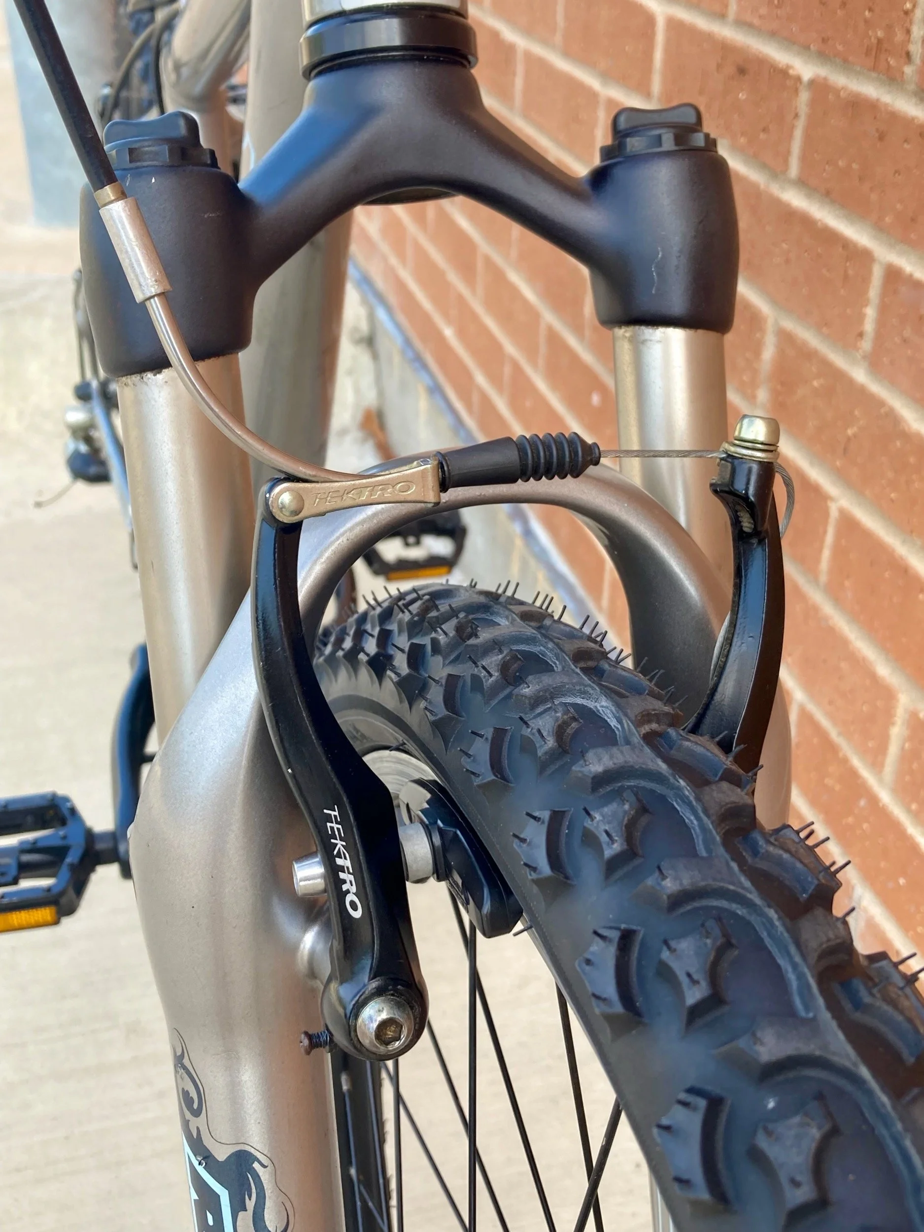 09-front-detail.jpg