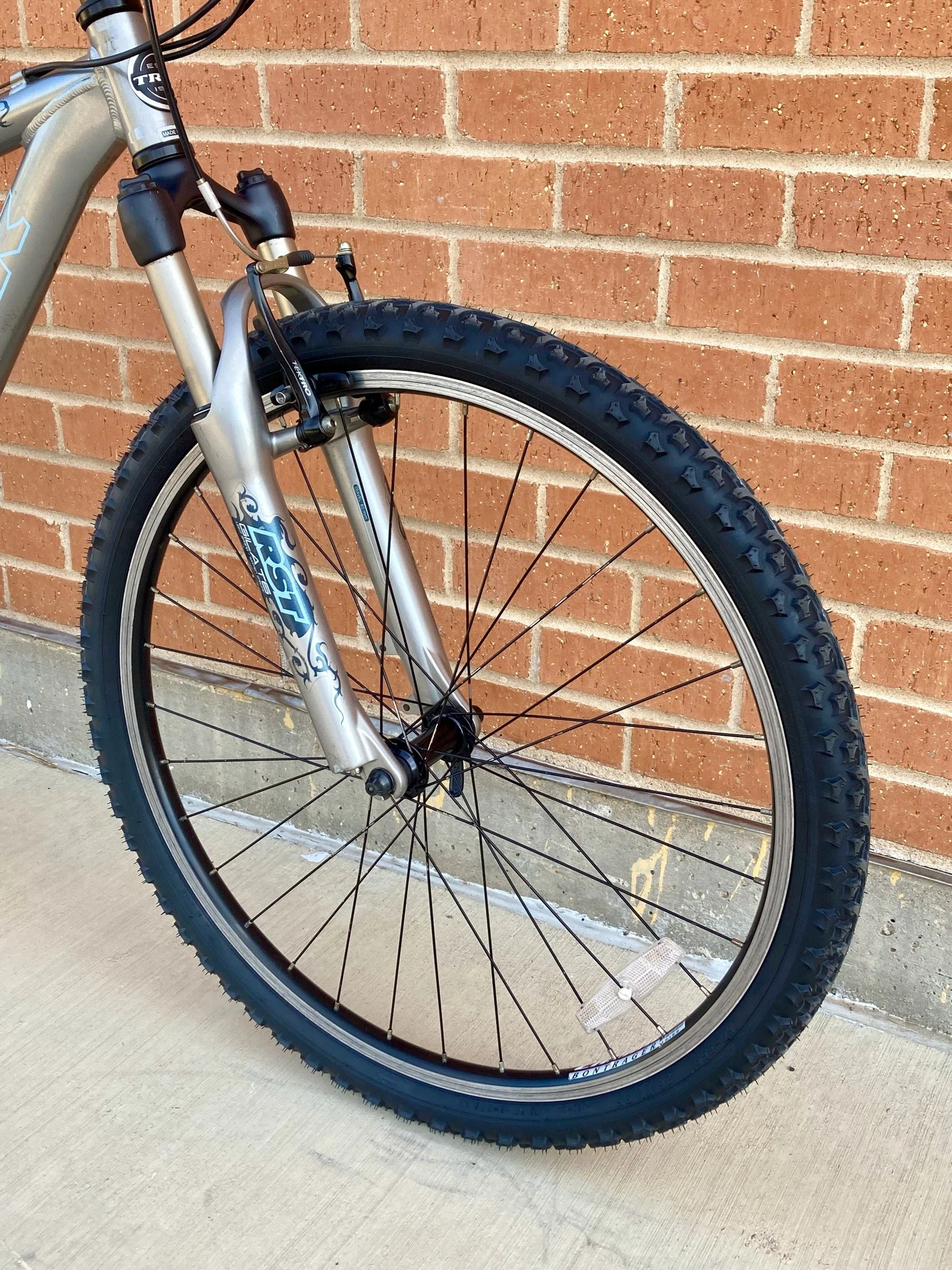 08-front-wheel-fork.jpg