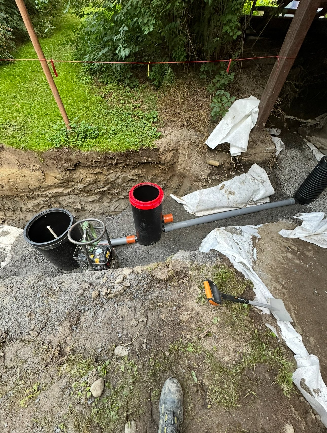 Omakotitalon kaivo päävesikaivo pumppaamo rauhoituskaivo salaoja purkukaivo