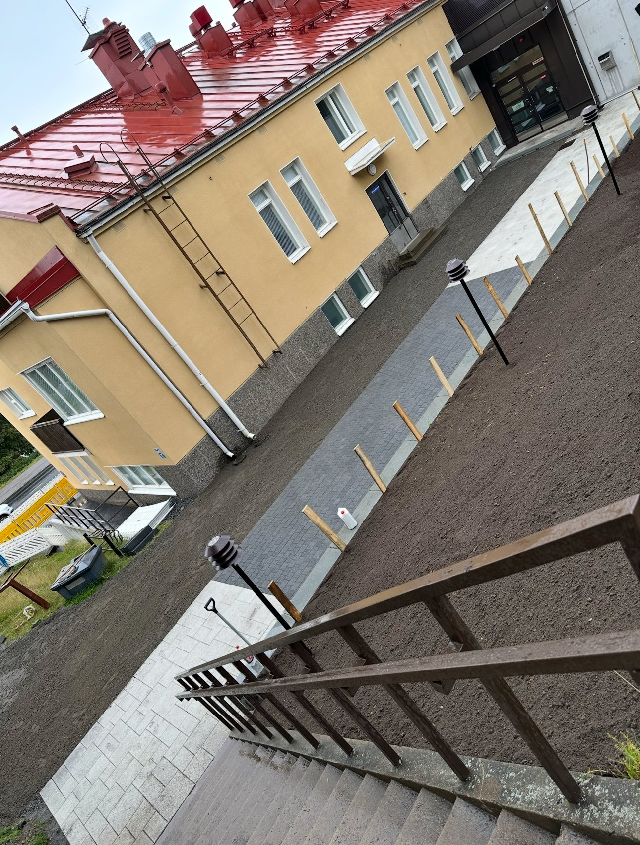 Kirkon uusi piha