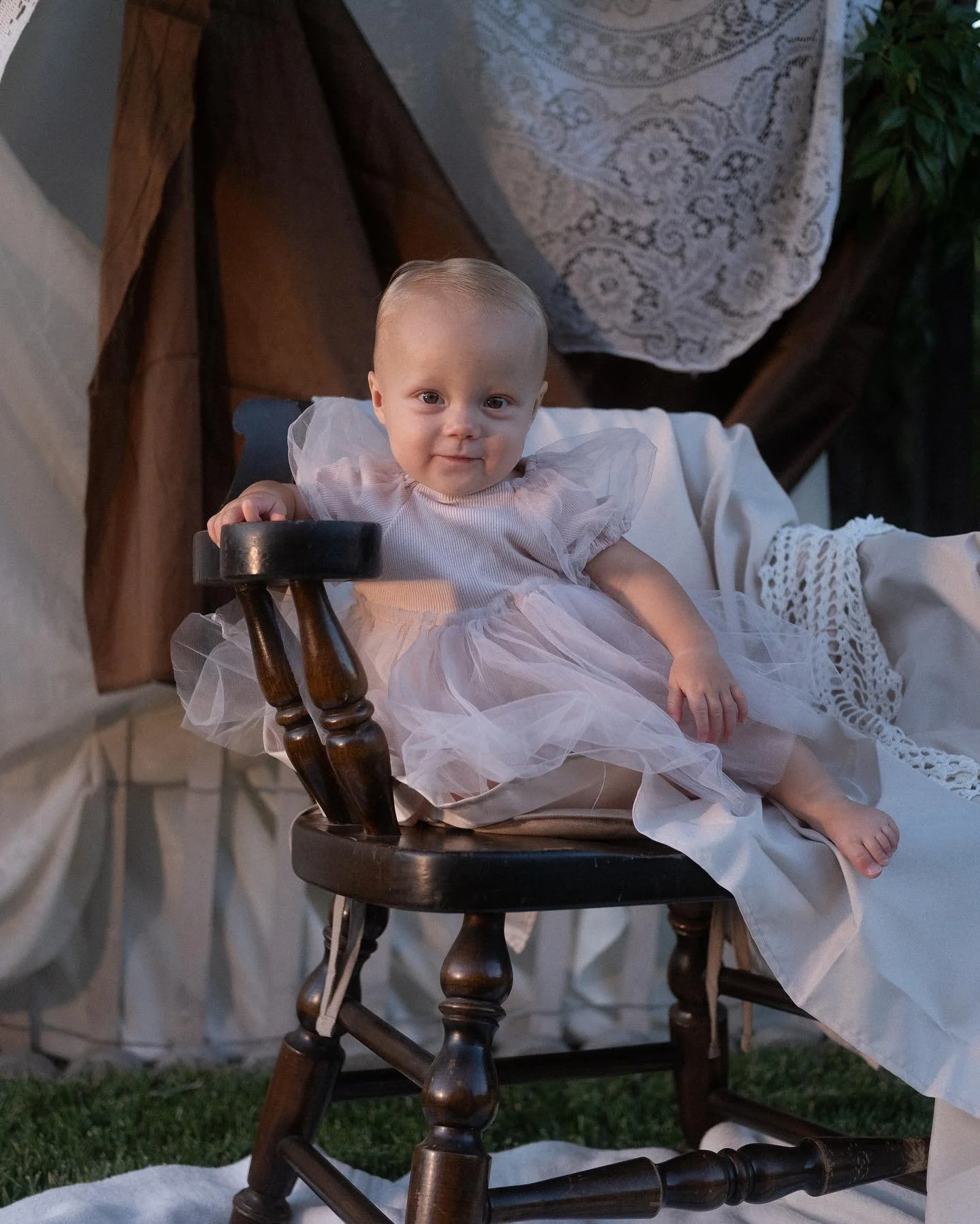 my niece turns 1 today! here are some pics i got to take of her first cake smash, happy birthday norah🎂