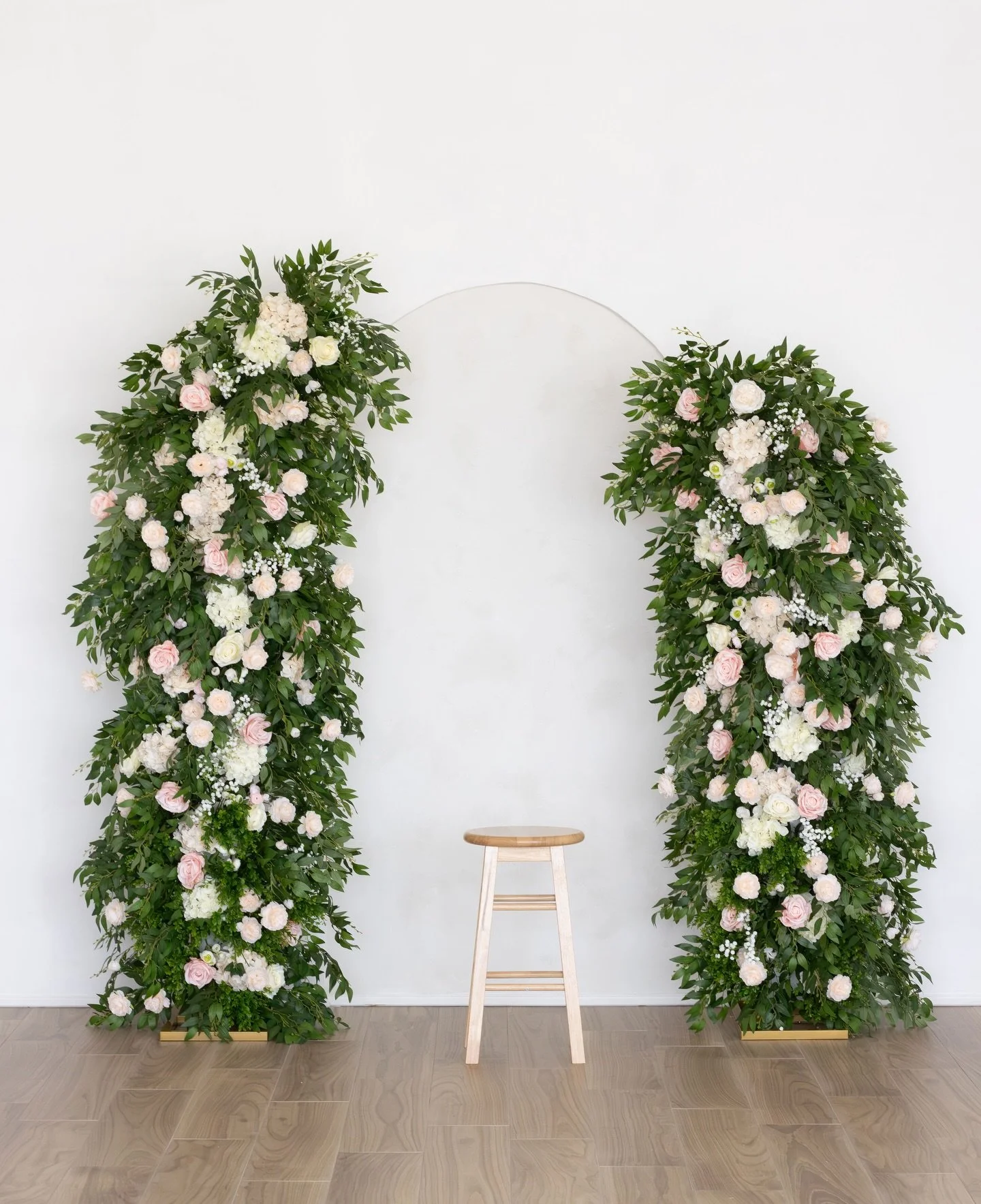 Spring has officially bloomed at Up The Vine Studio 🌸✨

Our spring installs are now live in Studio A &amp; officially open for bookings!

A romantic floral arch layered with blush roses and fresh greenery.
A soft sunshine-inspired mantle designed fo