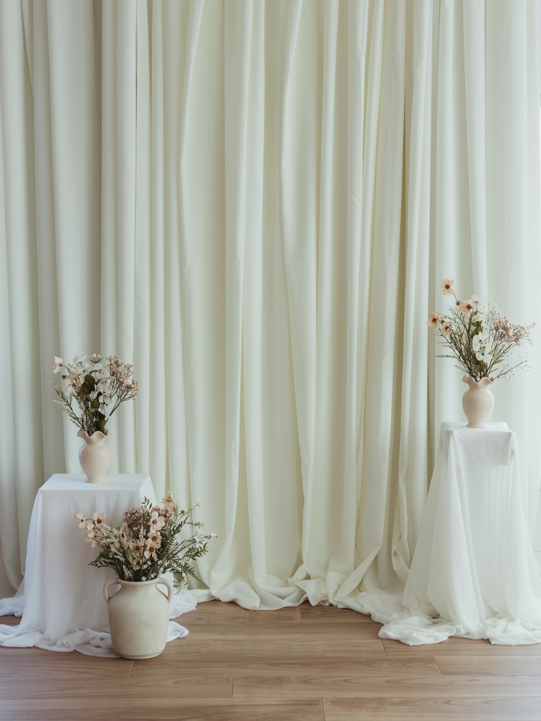 The Summer Sets are officially up ☀️

Soft drapery, dreamy florals, and a lifestyle bed setup that works beautifully for just about anything.

Perfect for maternity, newborns, families, branding, couples, and more.

Available in Studio A through July