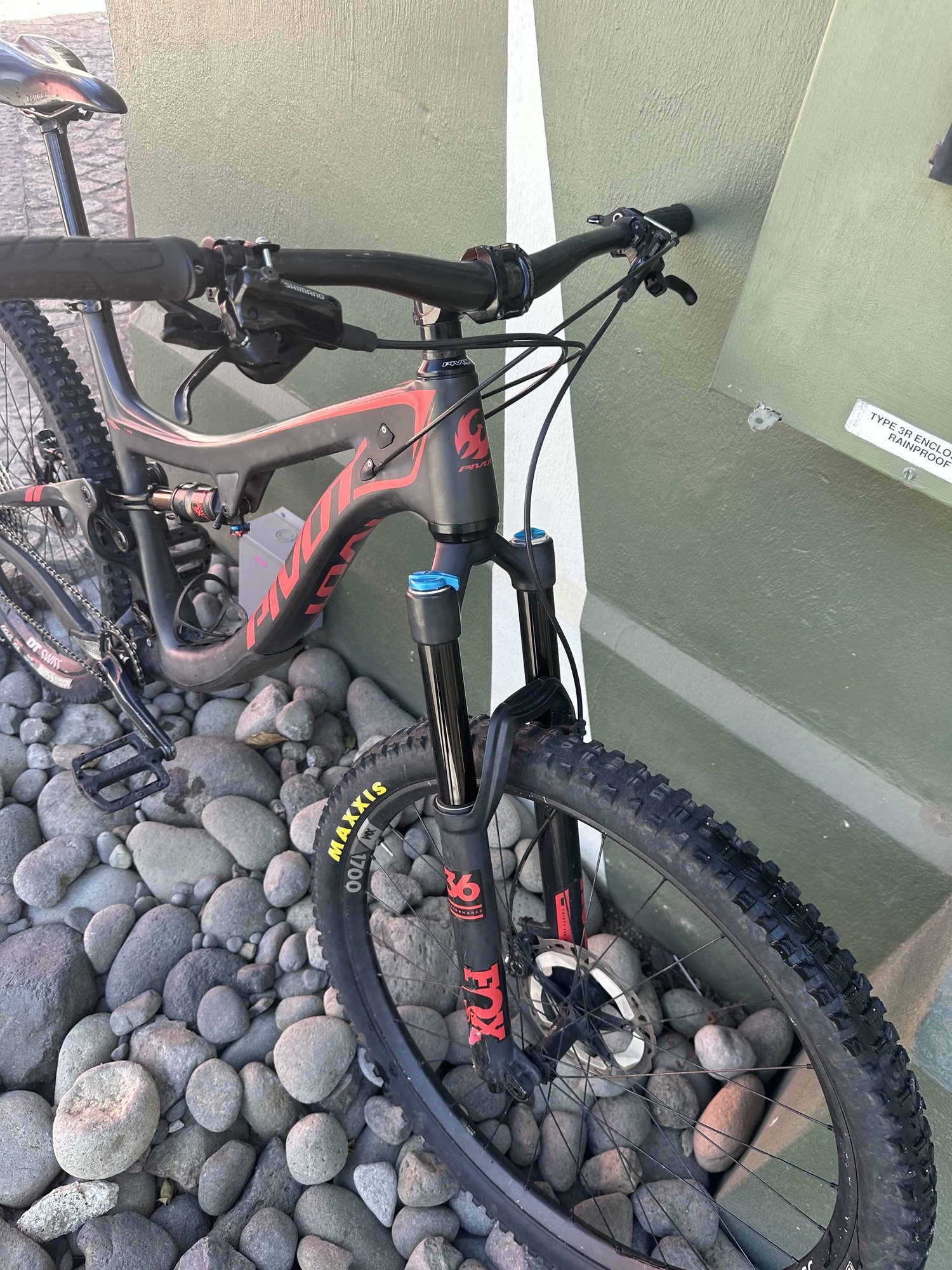 Pivot+switchblade+XL.jpg