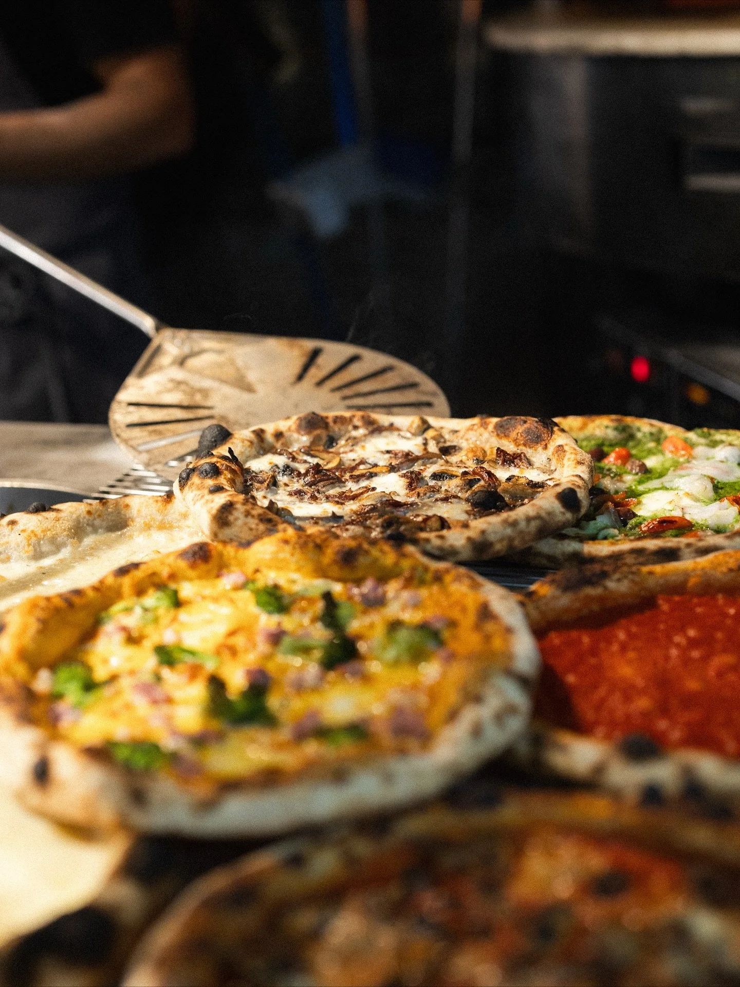 Organic ingredients. Slow, natural fermentation.
This isn&rsquo;t a trend &ndash; it&rsquo;s a craft of genuine pizza we&rsquo;ve kept alive.

&mdash;&mdash;&mdash;

Ingredientes biol&oacute;gicos. Fermenta&ccedil;&atilde;o lenta e natural.
Isto n&at