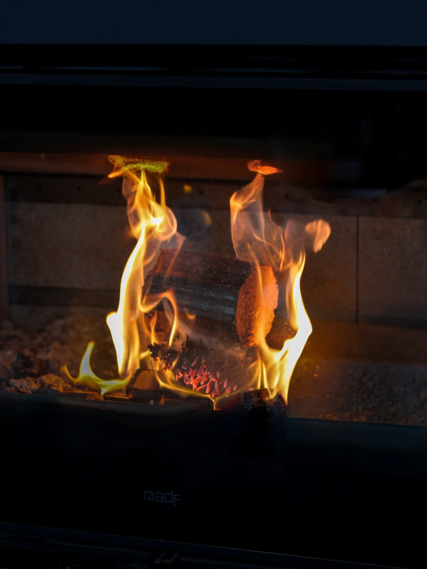 One of those things you can watch forever &ndash; so calming and magnetic.

Make yourself comfortable in front of our fireplace, the perfect lounge spot for enjoying an aperitivo with a glass of wine.