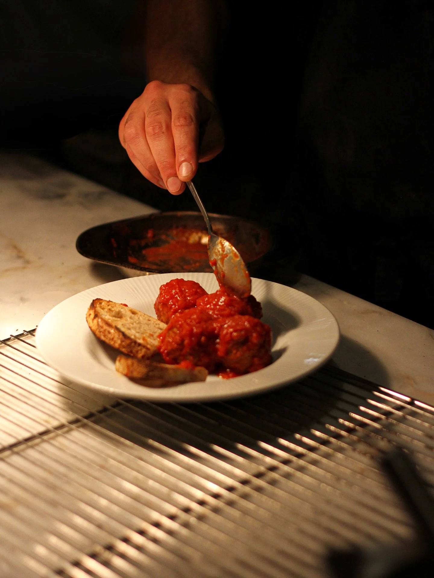 Polpette di carne, mouthwatering and finger-licking&hellip;

Served with organic tomato sauce, and toasted sourdough bread.

A good plate to share (or not).

#polpette