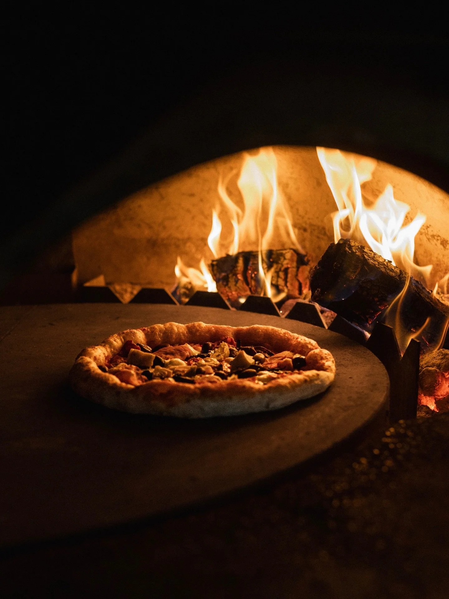 Organic flour. Wild yeast. Pure olive oil.
Nature does the work, we simply guide the process.

&mdash;&mdash;&mdash;

Farinha biol&oacute;gica. Fermento selvagem. Azeite puro.
A natureza faz o trabalho, n&oacute;s apenas orientamos o processo.

Organ
