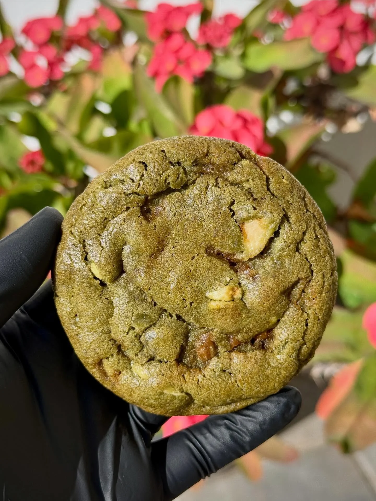 Banana matcha&hellip; but make it a cookie 🍵🍌

I&rsquo;ve obsessed with banana matcha lattes lately, so of course we had to turn it into a cookie. It was really inspired by different drinks we&rsquo;ve tried. The slightly bitter, earthy matcha from