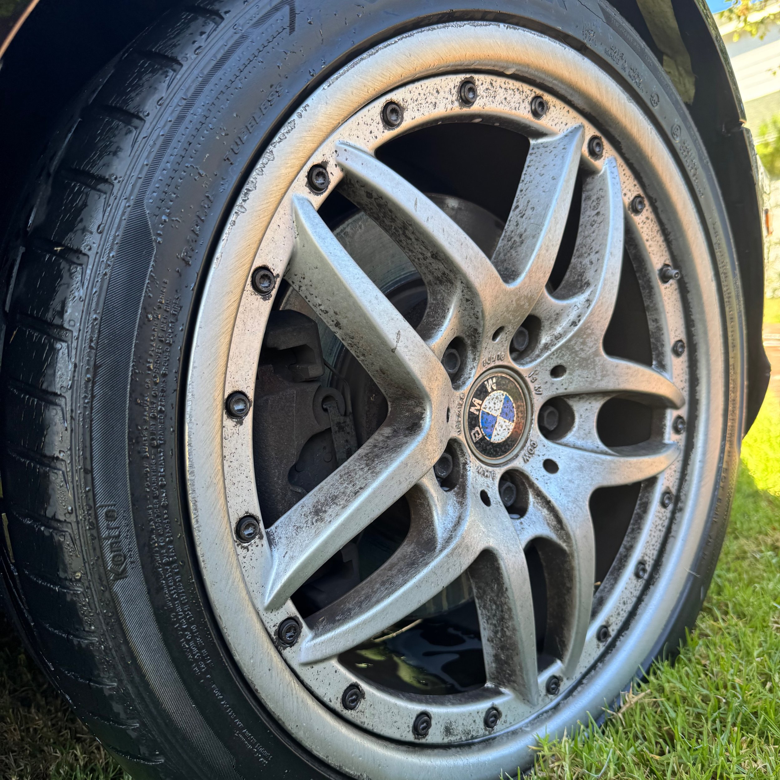 A wheel clean REVIVED this E46 😮&zwj;💨🫧

Enhance your cars appearance today by booking a mobile detail at dtyl.net 

#Detailing
#AutoDetailing
#MobileDetailing #CeramicCoating