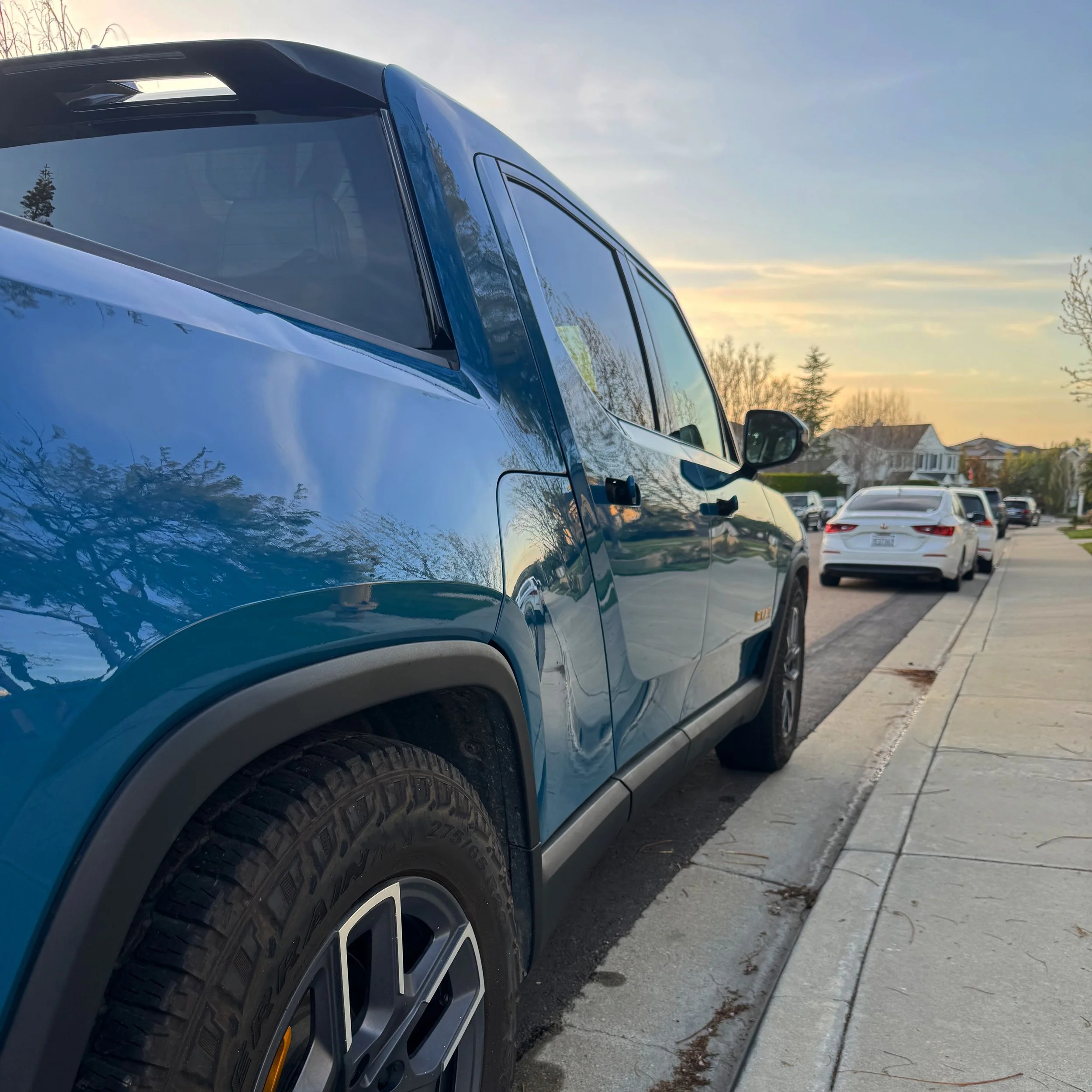Ceramic Coating + Rivian Blue = PERFECT🧼💧✅

Enhance your cars appearance today by booking a mobile detail at dtyl.net 

#Detailing
#AutoDetailing
#MobileDetailing #CeramicCoating