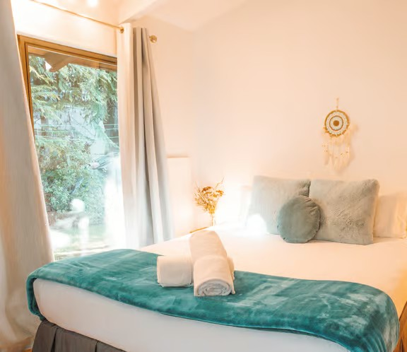 Shared room in the lodge with two other people (3 p. total, in 3 single beds), with ensuite