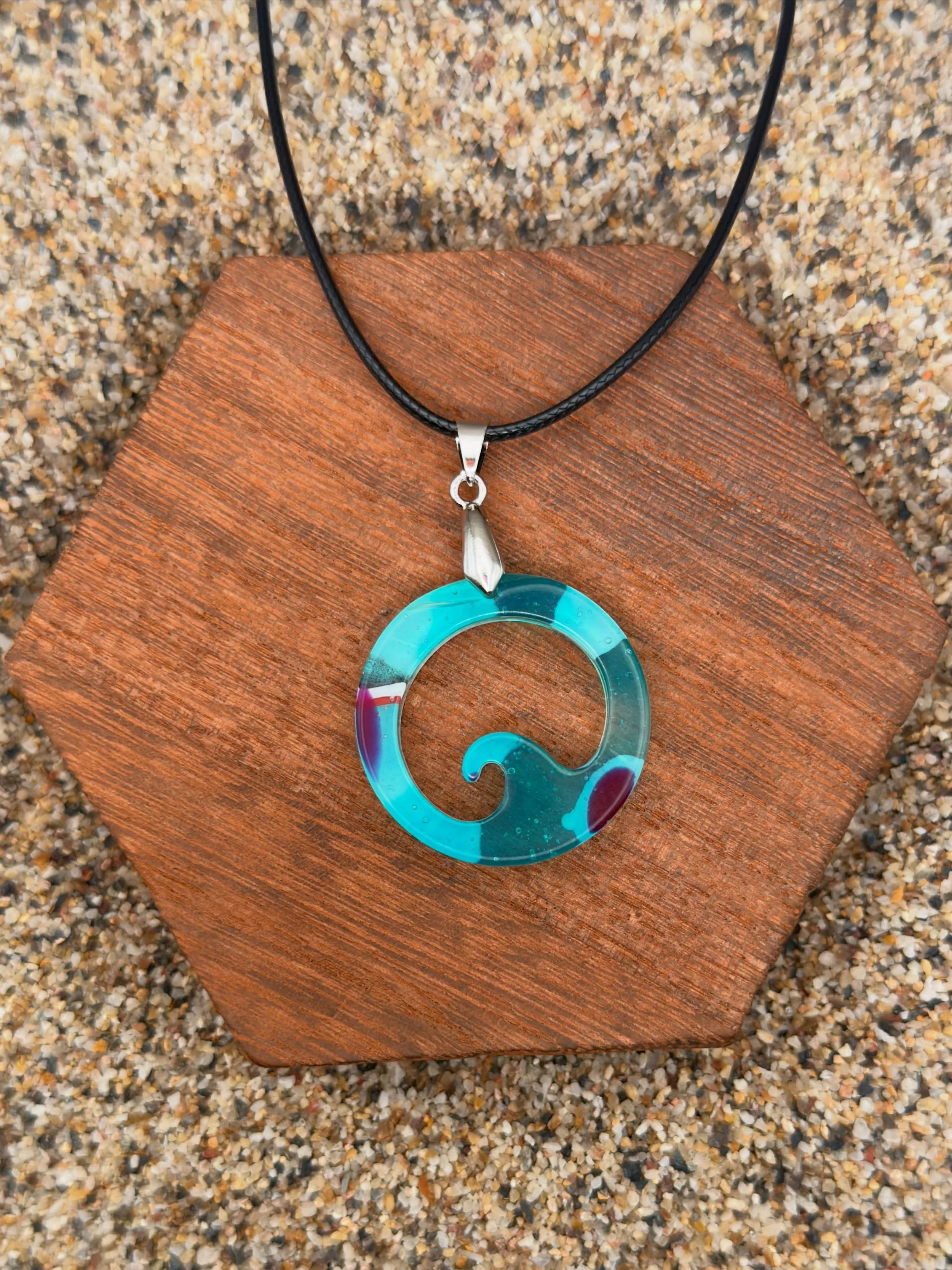 Looking for something to do this Saturday in Santa Cruz? We will have a booth at Ocean Fest at Seacliff beach! Come join us, enjoy the beach, grab a drink at the beer garden, and grab yourself a new piece of Surfite jewelry! See you there! @seacliffs