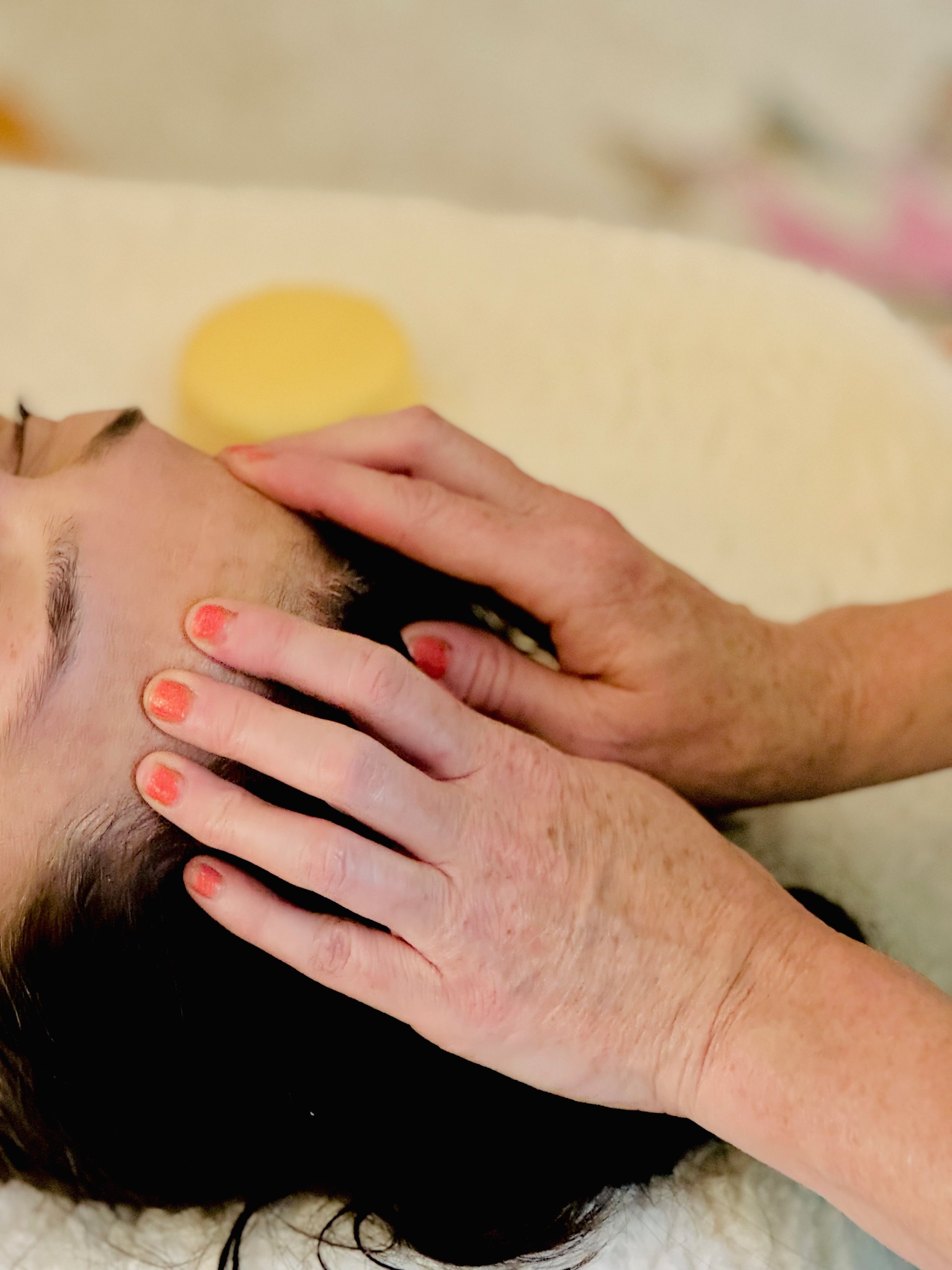 Always personalized, somatic sessions for physical and emotional well-being.