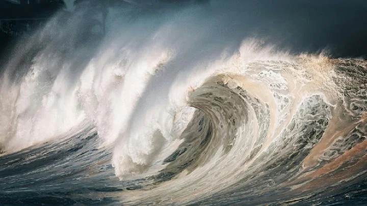 BMKG Sounds Alarm Over Dangerous Waves in Eastern Indonesia