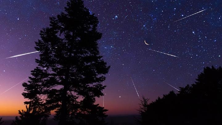Moon, Jupiter, and Lyrids Meteor Shower Create Stunning Sky Show This Week