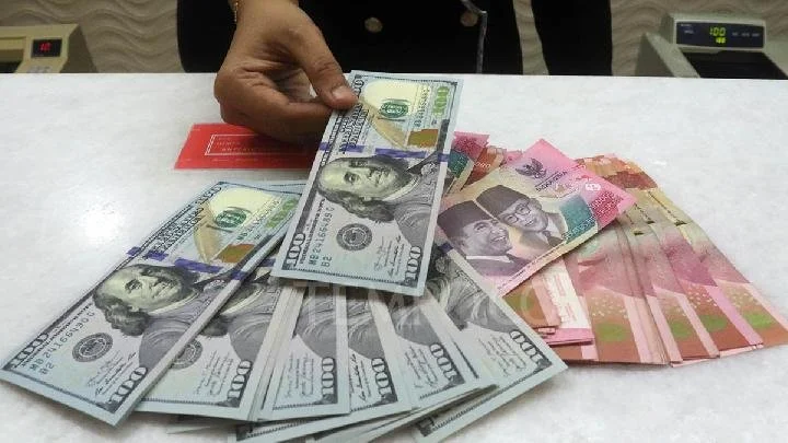 Rupiah Under Pressure, Hits 17,600 per US Dollar During Holiday Weekend
