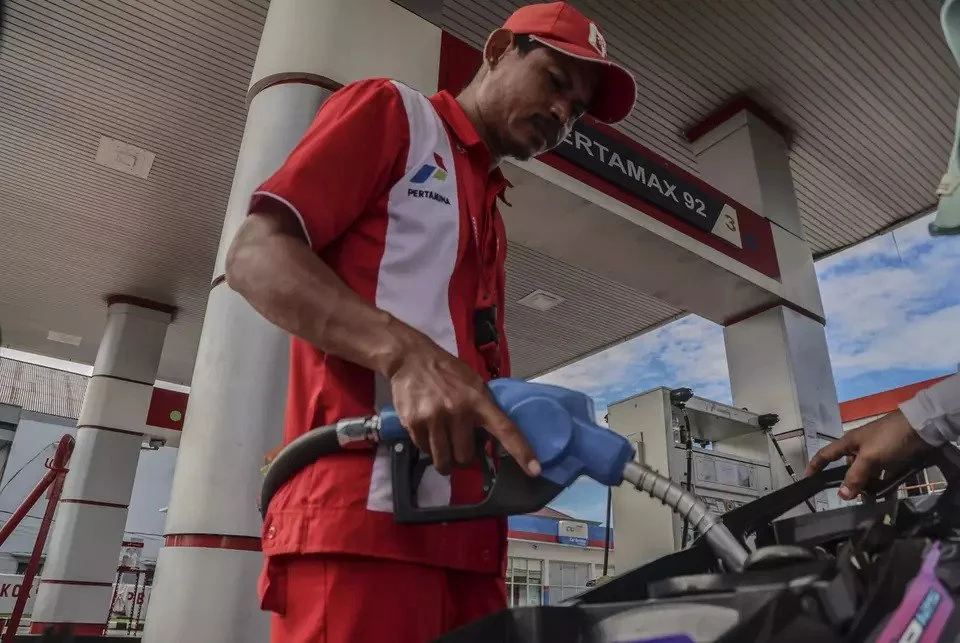Oil Imports From Singapore, Malaysia Push Indonesia Into Trade Deficit