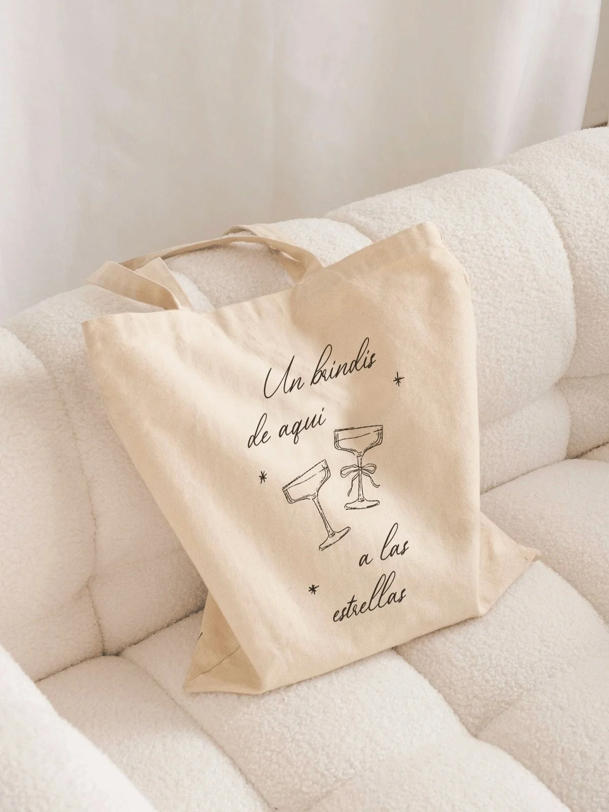 Un brindis de aqu&iacute; a las estrellas ✨ 

Bolsa de tela personalizada para la boda de M&oacute;nica y Jorge. Pod&eacute;is reflejar vuestra frase en un detalle para los invitados tan bonito y &uacute;til como este 🫶🏼

✉️ Preg&uacute;ntanos si q