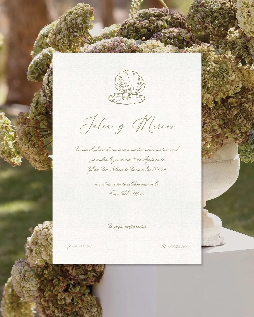 La invitaci&oacute;n de Julia y Marcos nos tiene 🫶🏼

Escogieron una tipograf&iacute;a manuscrita y plumillas digitales hechas a mano que hacen que le aporte un aire de sofisticaci&oacute;n. Su forro de rayas color chocolate 🤎 y el sobre artesanal 