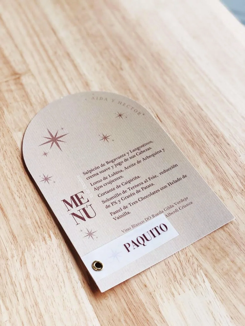 Una minuta diferente que incorpora el nombre de cada invitado, nos parece una idea fant&aacute;stica ✨