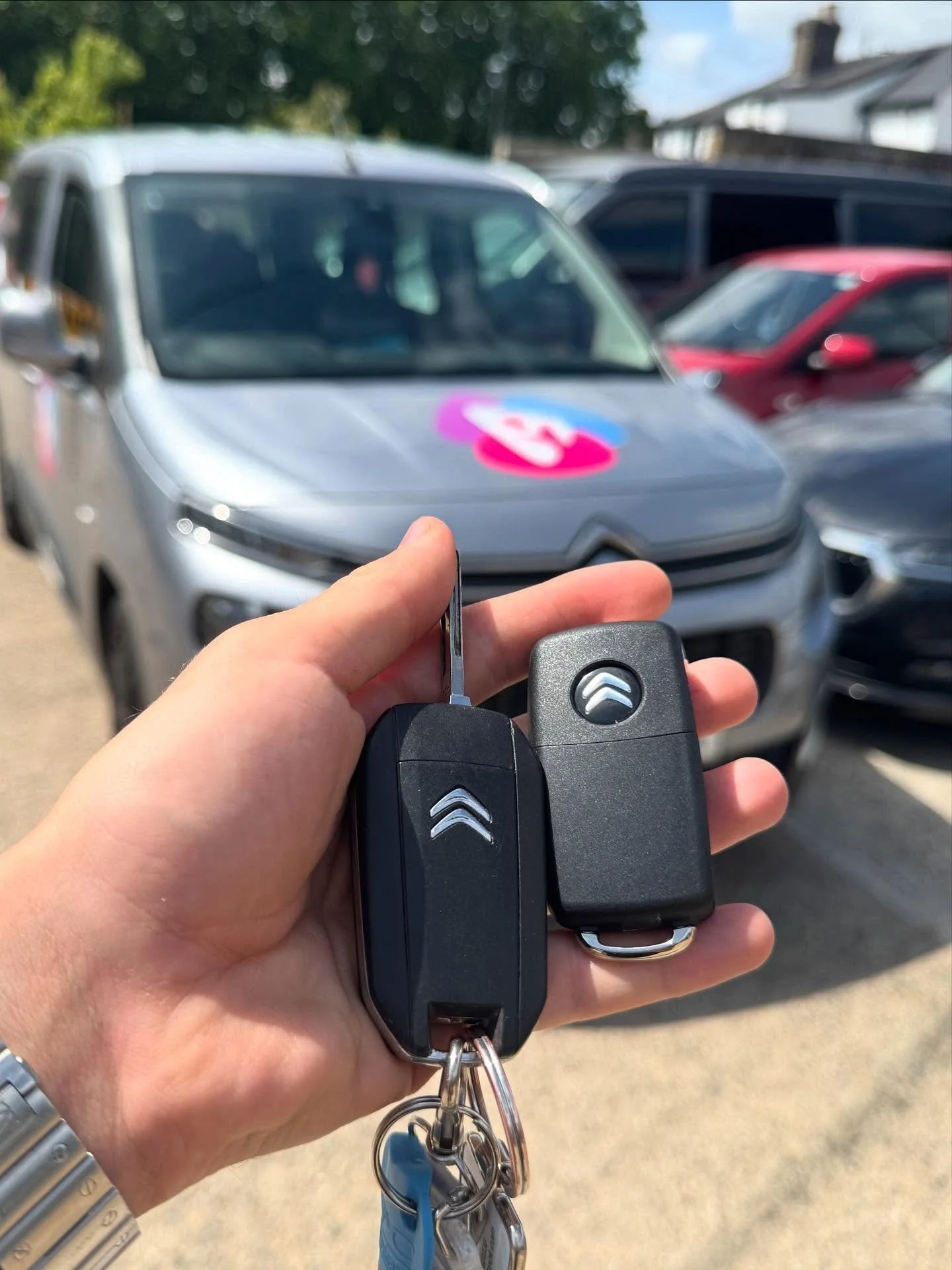Citreon Berlingo Spare key supplied and programmed within 20 minutes! π Locked Out? Lost Your Keys? Need a Spare? We’ve Got You Covered! π
We offer a fast, friendly, and fully mobile auto locksmith service you can rely on.
π Serving:
Essex